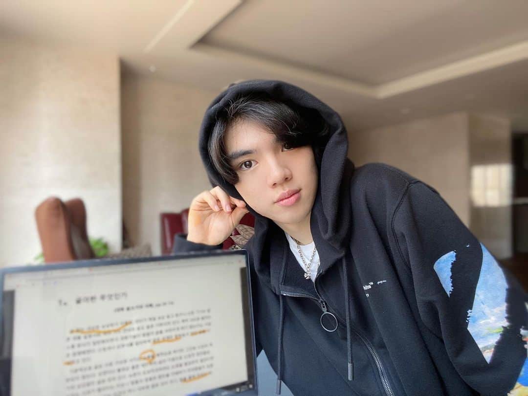 のインスタグラム：「홈인강라이프 . . . #당근의효과는..#굉장했다..! #🥕」