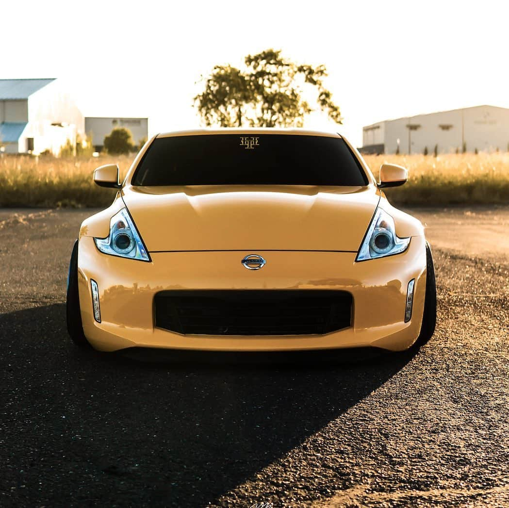 Nissanさんのインスタグラム写真 - (NissanInstagram)「Golden hour #TueZday #Nissan #Nissan370Z 🚗 @1_minion_z 📸 @wastegatemedia」3月25日 10時02分 - nissan