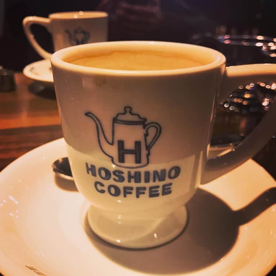 睦のインスタグラム：「ここも好き。  #星野  #星野珈琲店  #hoshinocoffee  #hoshino  #handdrip  #カフェオレ　 #cafe  #レトロ感　 #retro  #喫茶店　 #handdripcoffee  #ハンドドリップ  #落ち着く　 #ハンドドリップコーヒー  #shopping  #買い物　ついで #行き当たりばったり  #カフェオーレ  #コーヒーカップ  #カフェ  #cafe  #sakura  #coffeecup  #ssw  #lyricist  #作詞家　 #model  #モデル　 #井上睦都実　 #睦」