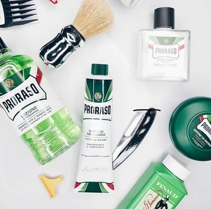 Proraso Japanのインスタグラム：「PRORASOは1948年からイタリアを中心に世界で愛され続けているしシェービングブランド。 当時画期的だった“天然成分”配合のクリームはたちまち評判となり、 今に到るまで男性のヒゲと肌に向き合ってきたプロフェッショナルブランドです。 . . Repost from @prorasousa . . #proraso #prorasousa #prorasofirenze #シェービングクリーム #シェービング #ProShave #Italian #ItalianShave #イタリア製 #バーバースタイル #バーバーショップ #髭脱毛 #メンズスタイル #シェービングフォーム #Barber #メンズヘアスタイル #ヒゲ男子 #ヒゲ #BarberShop #ヒゲ脱毛 #メンズヘア #シェービングエステ #おしゃれさんと繋がりたい」