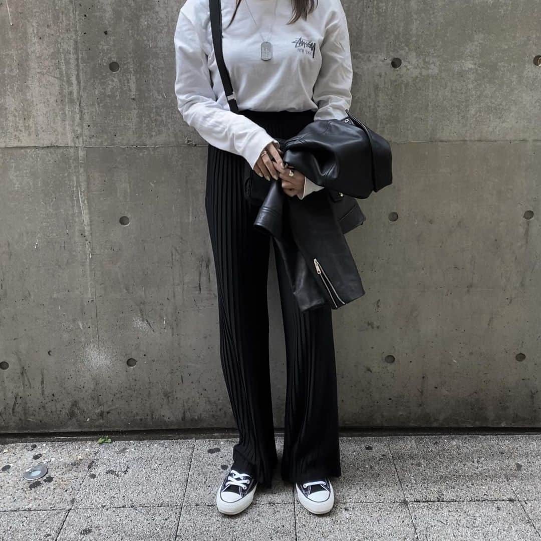 のインスタグラム：「. . 中崎町の古着屋さんまったく 見つけられへんかったんやけどなんでかな👦🏽わら . #_s_code #osaka #stussy #converse #chucktaylor #handm #unitedtokyo #prada #fashion」