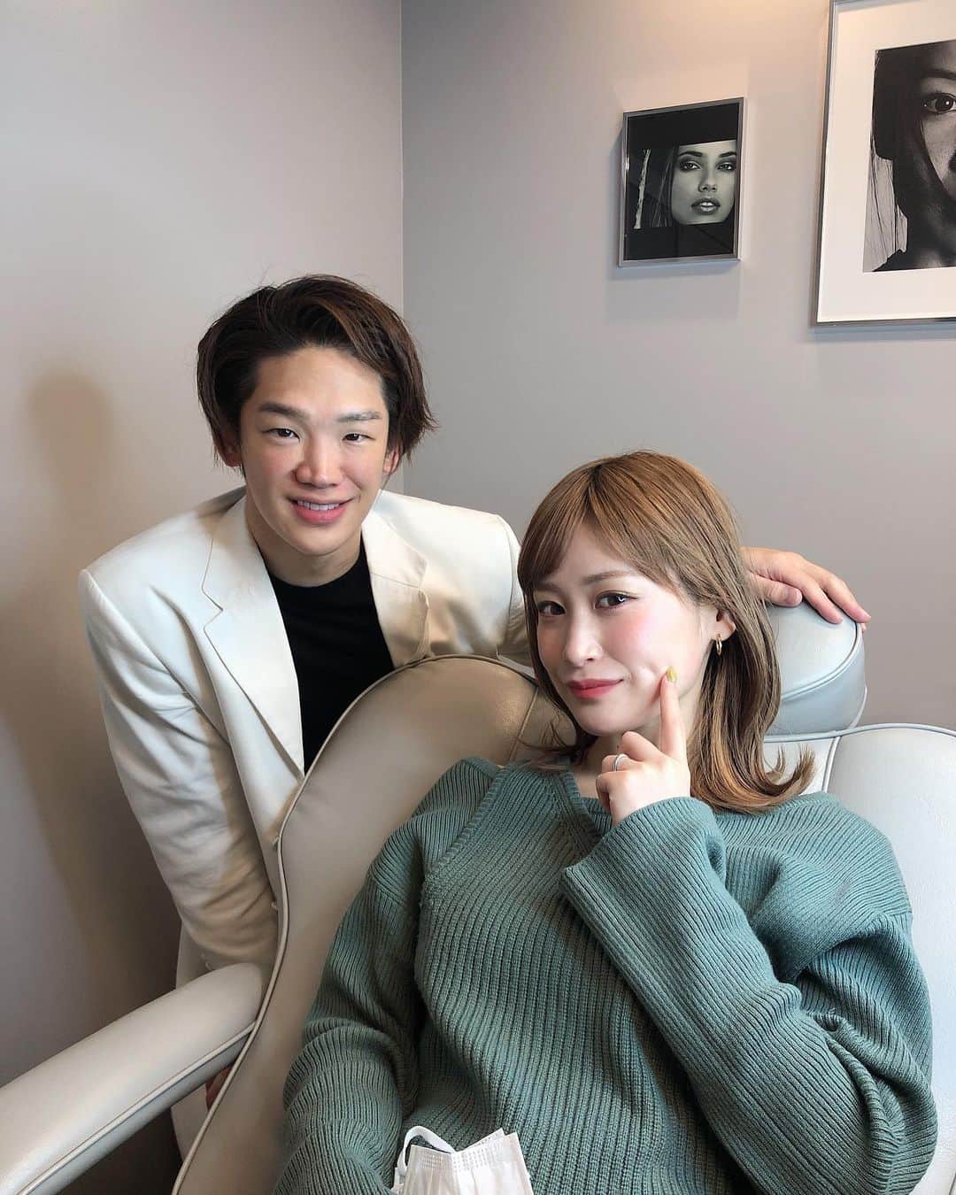 都築青空さんのインスタグラム写真 - (都築青空Instagram)「Harry Winston red carpet 💍 @harrywinston 表参道ヒルズ店  鎌倉レザンジュのチョコレートとPiperのシャンパン🥂 リングとネックレスのクリーニングをしてもらいました♡ . . そして先日、 2回目のエラボトックスしましたー！ ポニーテールしても顔がスッキリしてきたでしょ？👱🏻‍♀️ @ebisu_beauty_clinic @horie_yoshiaki . . 前回から２ヶ月開けました❣️ 最近小顔になった？って言われること多くて嬉しい♡ まだ少し食いしばりがひどいので、 今回でさらにスッキリしてくれることを期待😊✨ . .  先生の施術がとっても上手いので 早いのに痛みも内出血もなくて安心💯 クリニックがめちゃくちゃ綺麗で ラグジュアリーなのもおすすめポイント🙆‍♀️ 恵比寿駅徒歩5分です🚶‍♀️ . . #恵比寿美容クリニック #美容クリニック #美容外科 #美容皮膚科 #美容整形 #美容整形外科 #プチ整形 #ボトックス #ボトックス注射#エラボトックス #harrywinston #ハリーウィンストン」3月25日 20時12分 - aozora723