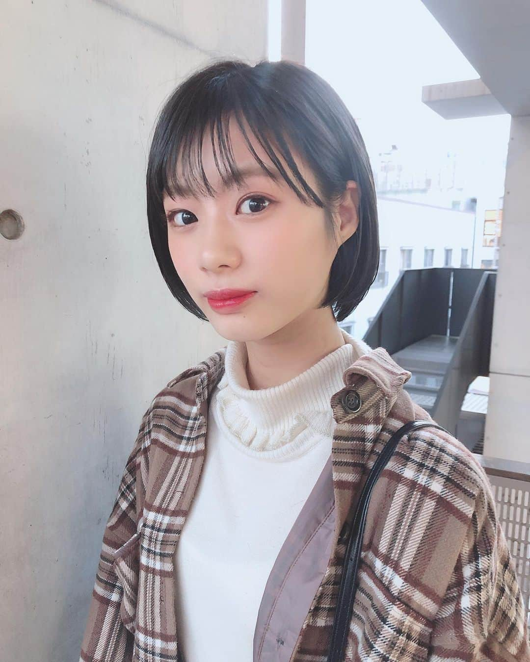 深川舞子さんのインスタグラム写真 - (深川舞子Instagram)「すっごい久々のショート💇‍♀️ 丸みがある感じにしてもらいました！  いつも希望を聞いてくださって想像以上に可愛くしてくださるので毎回幸せな気持ちで帰ってます😊 @ebi0524 さんありがとうございます！  #ショートヘア  #大名美容室」3月25日 20時14分 - f.maiko_0705