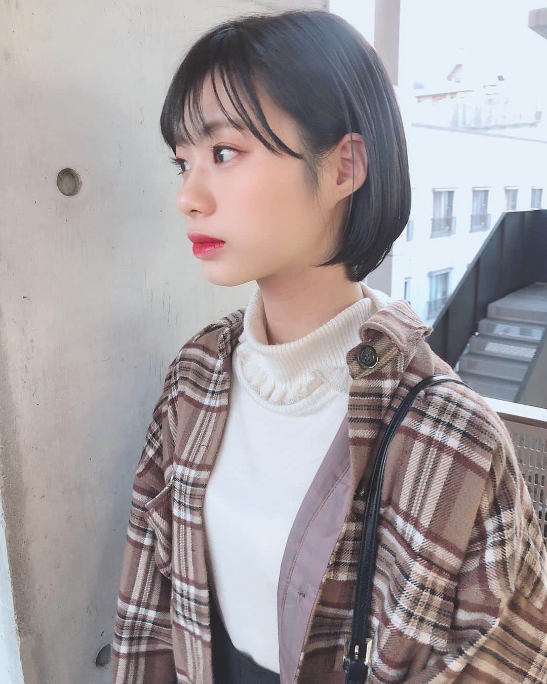 深川舞子さんのインスタグラム写真 - (深川舞子Instagram)「すっごい久々のショート💇‍♀️ 丸みがある感じにしてもらいました！  いつも希望を聞いてくださって想像以上に可愛くしてくださるので毎回幸せな気持ちで帰ってます😊 @ebi0524 さんありがとうございます！  #ショートヘア  #大名美容室」3月25日 20時14分 - f.maiko_0705