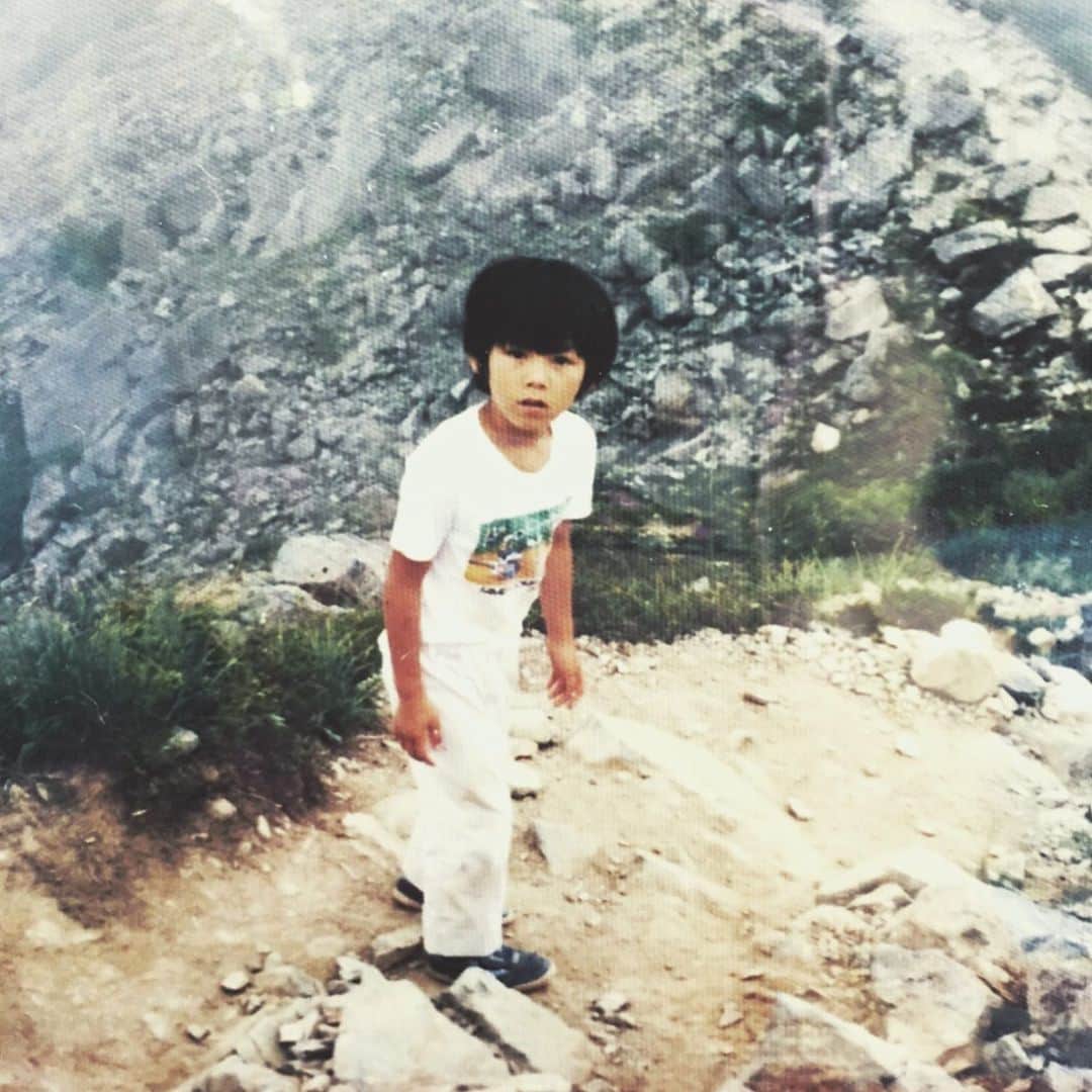 小林尊のインスタグラム：「in a local mountain w snow  #mytown  地元の  どこかの山で🏔 右上の白いのは雪」