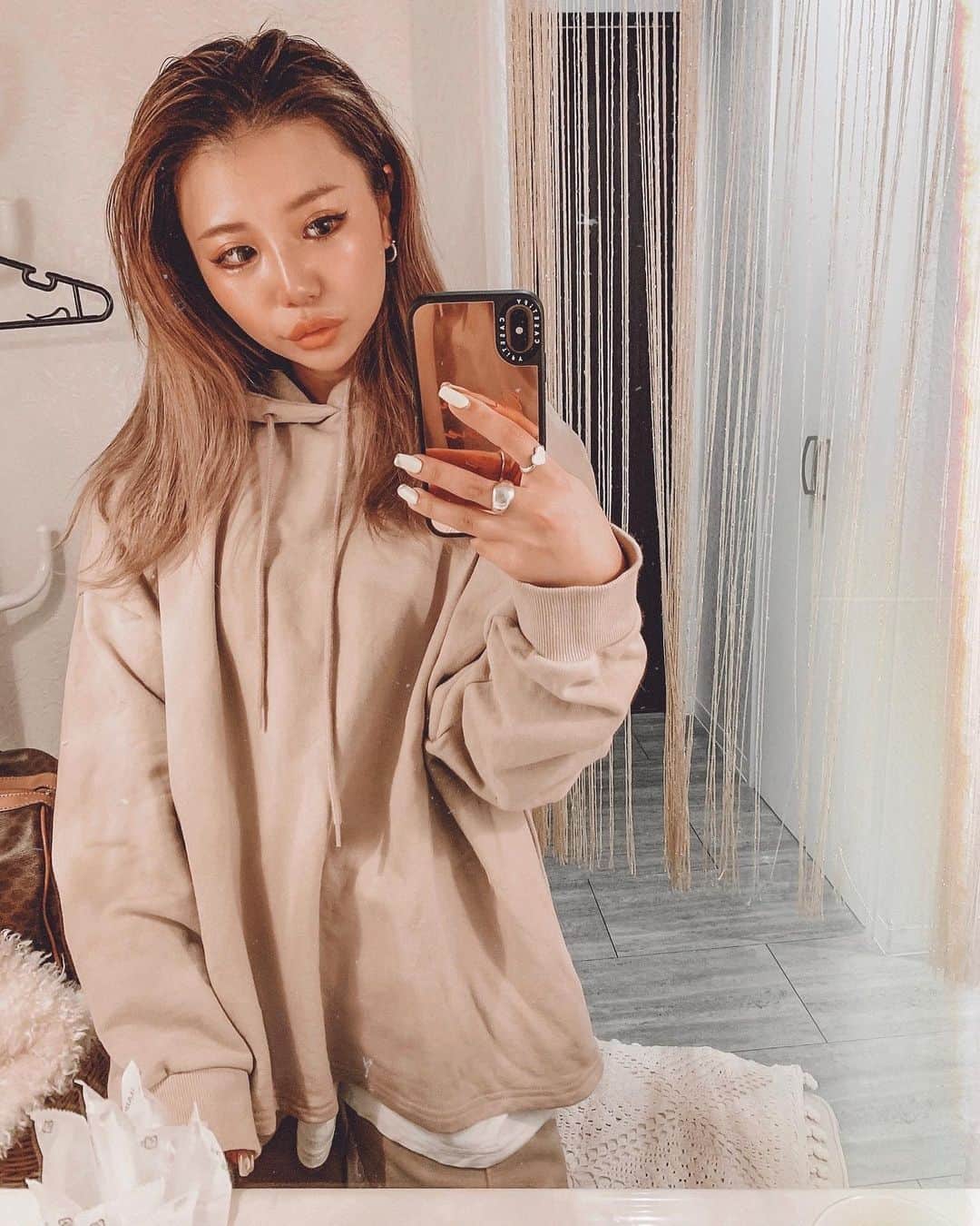 ✷kana✷のインスタグラム：「🥀🥀🥀 . . @aestheticsalon.kohaku  にてBODYメンテ！ 相変わらず痛い、、しかし ほんとにやみつきになるすっきりさ！ 2リットルぐらい汗もかいて 身体が軽いかるーーい！！ ストーリーズにも悶絶の施術様子 載せました😂😂😂 #100日後に死ぬワニ ↑関係ない笑 . . #covid19 #セットアップコーデ」