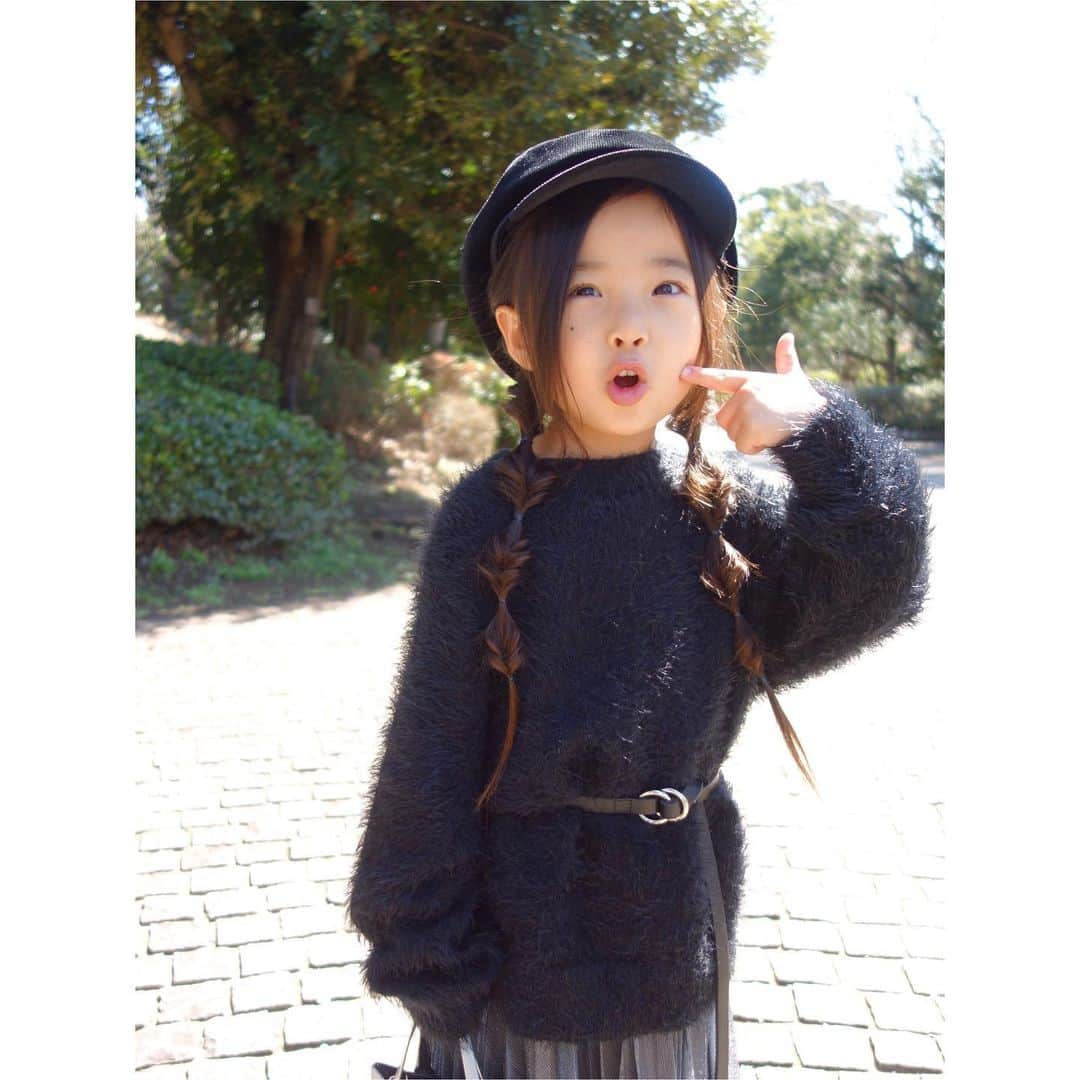 Saraさんのインスタグラム写真 - (SaraInstagram)「. coordinate♡ . BLACK × SILVER🖤 . おNEWのシアープリーツスカートが 可愛すぎる🤤🤤🤤❤️ . 最後の1枚はあくびをするサラ💤 . たいぶお久しぶりに やっとこさ更新したブログ✏︎ また書こうと思ったら アプリの不具合でダメみたいだーー😢 .  #ootd #kids #kids_japan #kids_japan_ootd #kjp_ootd #kidsfahion #kidscode #kidsootd #kidswear #キッズコーデ #キッズファッション #インスタキッズ #zarakids #jeanasis #jeanasiskids #coen #branshes #baobao #baobaoisseymiyake」3月25日 20時48分 - sarasara718