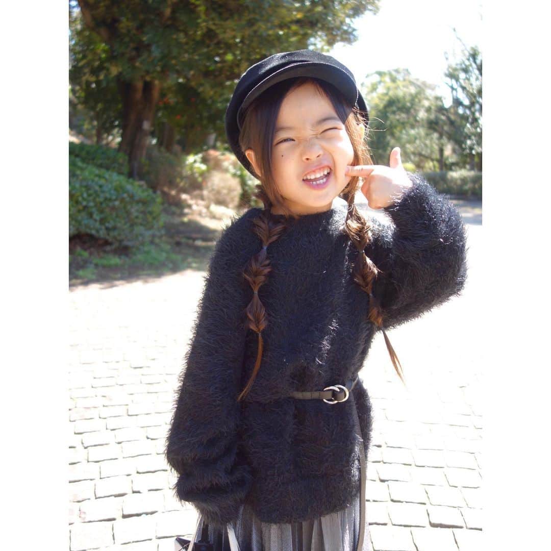 Saraさんのインスタグラム写真 - (SaraInstagram)「. coordinate♡ . BLACK × SILVER🖤 . おNEWのシアープリーツスカートが 可愛すぎる🤤🤤🤤❤️ . 最後の1枚はあくびをするサラ💤 . たいぶお久しぶりに やっとこさ更新したブログ✏︎ また書こうと思ったら アプリの不具合でダメみたいだーー😢 .  #ootd #kids #kids_japan #kids_japan_ootd #kjp_ootd #kidsfahion #kidscode #kidsootd #kidswear #キッズコーデ #キッズファッション #インスタキッズ #zarakids #jeanasis #jeanasiskids #coen #branshes #baobao #baobaoisseymiyake」3月25日 20時48分 - sarasara718