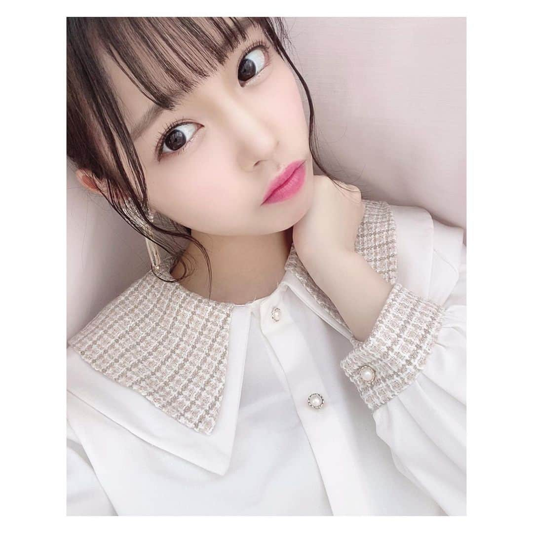 岩田陽菜さんのインスタグラム写真 - (岩田陽菜Instagram)「ちょっと大人っぽくみえないかな？😳﻿ ﻿ ﻿ ﻿ #襟#ブラウス#clicedeparis#イヤリング#ポニーテール#ヘアアレンジ﻿ #自撮り#女の子#大人っぽい　🤨」3月25日 20時45分 - hina_naso_stu48