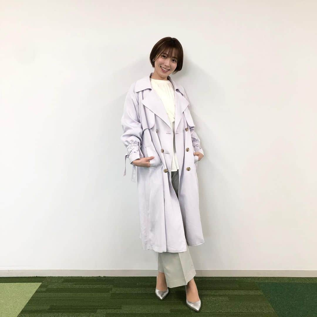 フジテレビ「めざましテレビ」さんのインスタグラム写真 - (フジテレビ「めざましテレビ」Instagram)「3月24日（火）きょう何着て行く？ ・ ファッション雑誌CanCamとコラボした お天気コーナー「きょう何着て行く？」 阿部華也子ちゃんの毎日のコーデを紹介♪ ・ 【きょうのコーデ】 コート→#MERCURYDUO 1万3000円 ブラウス→#LAGUNAMOON 1万2000円 パンツ→#LAGUNAMOON 1万4000円 靴→#アルネ 1万8000円 イヤリング→#アネモネ 2200円 ・ 【コーデのポイント】 ラベンダーコートとミント色パンツで華やかなカラーミックスに挑戦🍡 柔らかな色味で統一すると派手になりすぎず品よくまとまります🙆🏻‍♀️ クリーンな白ブラウスを会わせれば通勤にも最適ですよ✨ ・ #めざましテレビ #きょう何着て行く？ #阿部華也子 #今日のコーデ#コーデ #CanCam #今日のファッション#ootd #きょう何着て行く？は月〜金朝6時22分ごろ放送！」3月25日 20時48分 - mezamashi.tv