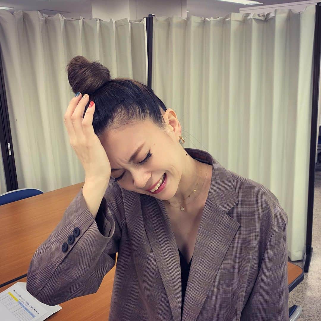 小柳ゆきのインスタグラム：「あなキス、でぇしっぺぇ🐉 . . TVは緊張するなぁ 申し訳ねーっす！」