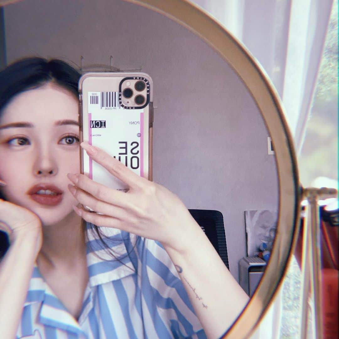 ポニーのインスタグラム：「상태 좋았던 어느 날의 아침🌞🦋」