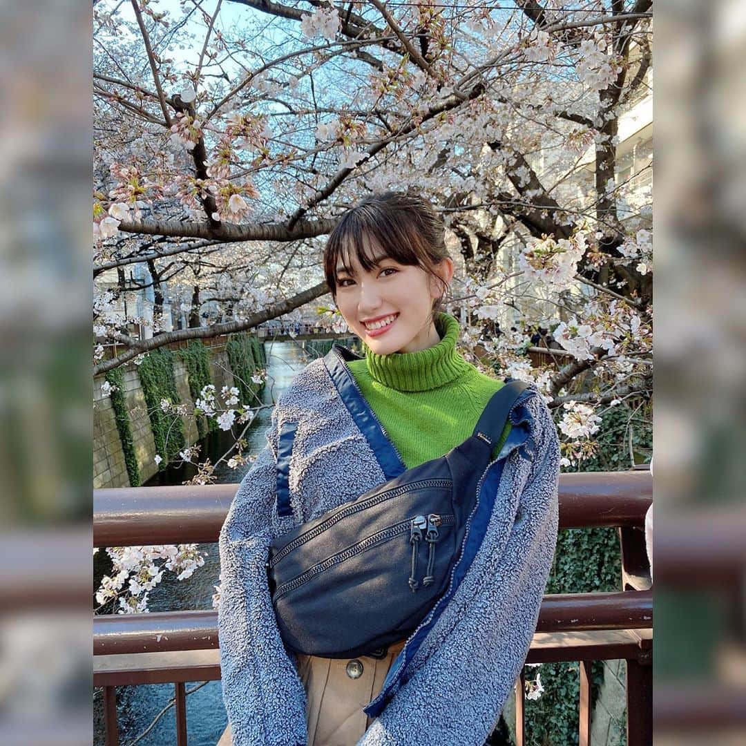 黒田瑞貴のインスタグラム：「桜見に来た🌸 #桜　#目黒川 #目黒川の桜 #sakura #ootd #ootdfashion #fashion #instalike #japanesegirl #instagood #花見　#お花見日和 #お花見　#zara #nike #diesel」