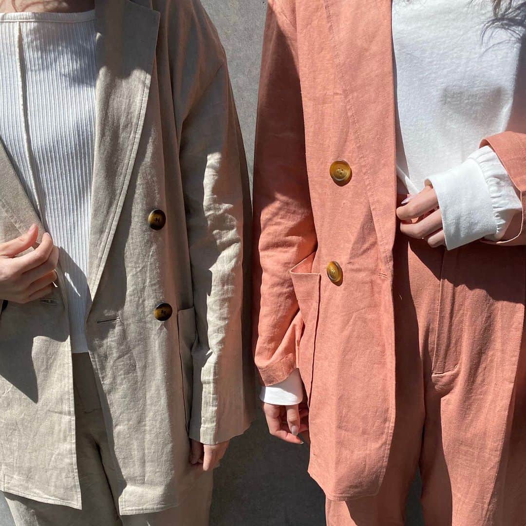 のインスタグラム：「≪𝚛𝚎𝚌𝚘𝚖𝚖𝚎𝚗𝚍 𝚒𝚝𝚎𝚖≫  W前テーラードジャケット ¥5900＋tax  センタープレスタックパンツ ¥4900＋tax  #wcloset#ダブルクローゼット#wears#2020ss#春のアウター#springouter#ライトアウター#セットアップ#テーラージャケット」