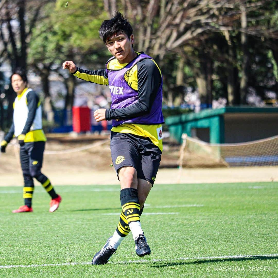 柏レイソルさんのインスタグラム写真 - (柏レイソルInstagram)「20200324 training  #olunga #江坂任 #matheussavio #呉屋大翔 #高橋祐治 #北爪健吾 #鵜木郁哉  #kashiwa #reysol #jleague #football #Jリーグ #柏レイソル #かしわのしゃしん」3月25日 11時56分 - kashiwareysol_official