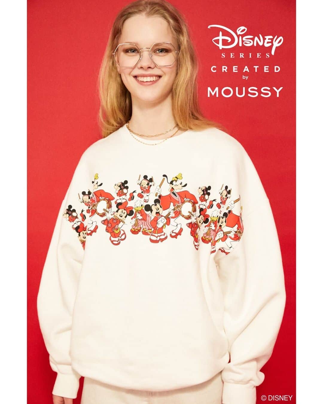 のインスタグラム：「"Disney SERIES CREATED by MOUSSY" 12th COLLECTION NOW ON SALE --------------------------------------------- 2020 EARLY SUMMER COLLECTIONで注目すべきは、 特別にオリジナルで描き起こした「祭(まつり)」シリーズ。 ㅤㅤㅤㅤㅤㅤㅤㅤㅤㅤㅤ 様々な表情で楽器を演奏しているキャラクターを 珍しい和装スタイルで各アイテムに落とし込み、 今までにない新たな魅力を引き出しました。 ㅤㅤㅤㅤㅤㅤㅤㅤㅤㅤㅤ 前コレクションに引き続き、 90年代のカルチャーシーンからインスパイアされたエッセンスをベースとしたラインナップをお楽しみください。 ㅤㅤㅤㅤㅤㅤㅤ MICKEY MOUSEを愛する人たちが 素敵に見えるように。 ㅤㅤㅤㅤㅤㅤㅤㅤㅤㅤㅤㅤㅤ いつまでも いくつになっても とまどうことなく ずっと着続けられる洋服。 ここで出会える特別な MICKEY MOUSEアイテムをMOUSSYは提案します。 --------------------------------------------- ■MD MATSURI PULLOVER(010DSB90-0230) ■MD SYAMISEN MICKEY TEE(010DSB90-0220) ■MD MATSURI BADGE(010DSB50-0530) ■MD CHENILLE PATCH ROUND BAG(010DST51-0210) ■MD MATSURI SCARF(010DSB50-0480) ■MD MORTY＆FERDIE EARRINGS(010DSB50-0500) --------------------------------------------- 2020.03.25 wed Release✨ SHEL'TTER WEB STORE・The SHEL'TTER TOKYO表参道原宿店にて限定発売中！ ※一部商品は、SHEL'TTER WEB STORE限定でオーダーが既定数に達した場合に発売が決定するスペシャルアイテムとなっております。 #MOUSSY #DisneySERIESCREATEDbyMOUSSY #MOUSSY_Disney #MICKEYMOUSE」