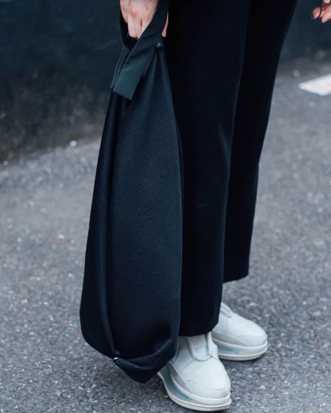 Fashionsnap.comさんのインスタグラム写真 - (Fashionsnap.comInstagram)「【#スナップ_fs】 Name：大熊 結女  Jacket #FACETASM Pants #STUDIOUS Bag #MM6MaisonMargiela Shoes #nike  #fashionsnap #fashionsnap_women」3月25日 12時02分 - fashionsnapcom