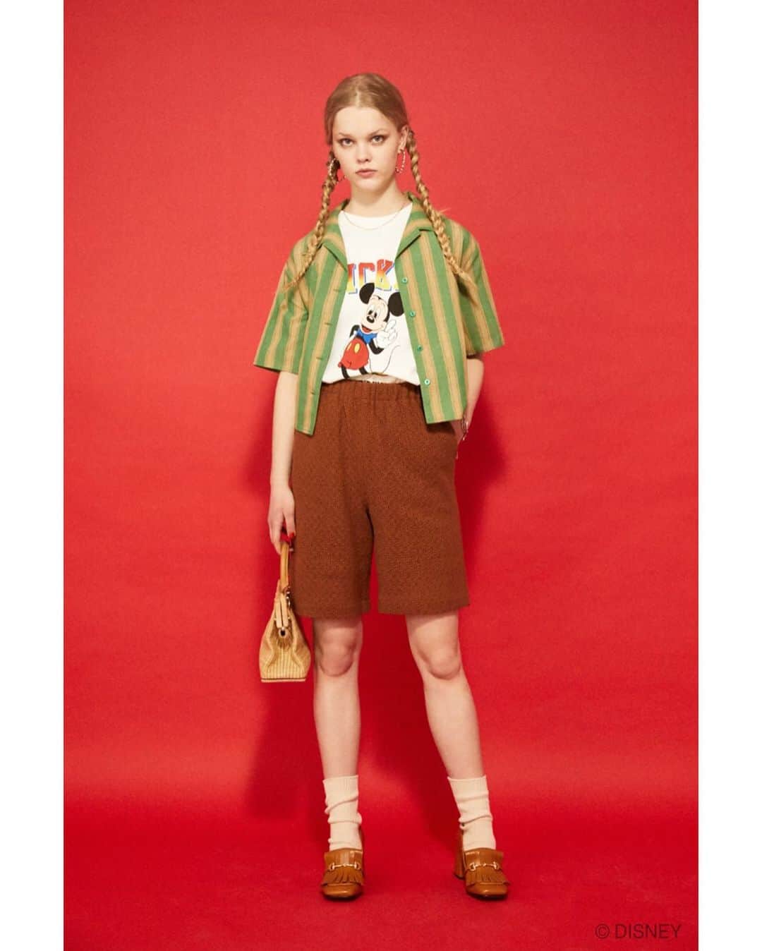 マウジーさんのインスタグラム写真 - (マウジーInstagram)「"Disney SERIES CREATED by MOUSSY" 12th COLLECTION NOW ON SALE --------------------------------------------- 2020 EARLY SUMMER COLLECTIONで注目すべきは、 特別にオリジナルで描き起こした「祭(まつり)」シリーズ。 ㅤㅤㅤㅤㅤㅤㅤㅤㅤㅤㅤ 様々な表情で楽器を演奏しているキャラクターを 珍しい和装スタイルで各アイテムに落とし込み、 今までにない新たな魅力を引き出しました。 ㅤㅤㅤㅤㅤㅤㅤㅤㅤㅤㅤ 前コレクションに引き続き、 90年代のカルチャーシーンからインスパイアされたエッセンスをベースとしたラインナップをお楽しみください。 ㅤㅤㅤㅤㅤㅤㅤ MICKEY MOUSEを愛する人たちが 素敵に見えるように。 ㅤㅤㅤㅤㅤㅤㅤㅤㅤㅤㅤㅤㅤ いつまでも いくつになっても とまどうことなく ずっと着続けられる洋服。 ここで出会える特別な MICKEY MOUSEアイテムをMOUSSYは提案します。 --------------------------------------------- ■MD LACE-UP FRIENDS RUGER SHIRT(010DSY90-0100) ■MD BOW TIE MICKEY TEE(010DSY90-0060) ■MD COLOR BLOCK SCARF(010DSB50-0490) ■MD MICKEY SPORTY TUNIC(010DSY90-0250) ■MD CALIFORNIA SUMMER LONG SLEEVE TEE(010DSY90-0110) ■MD MATSURI SACOSH(010DSB51-0520) ■MD PATCH DENIM SHIRT(010DST11-0240) ■MD CHENILLE PATCH ROUND BAG(010DST51-0210) ■MD BOW TIE MICKEY TEE(010DSY90-0060) ■MD CLASSIC LONG SLEEVE HAWAIIAN SHIRT(010DSY30-0070) ■MD MORTY＆FERDIE EARRINGS(010DSB50-0500) ■MD MATSURI SCARF(010DSB50-0480) ■MD POP ART MICKEY TEE(010DSY90-0050) ■MD MICKEY STRIPE KNIT(010DSM70-0010) --------------------------------------------- 2020.03.25 wed Release✨ SHEL'TTER WEB STORE・The SHEL'TTER TOKYO表参道原宿店にて限定発売中！ ※一部商品は、SHEL'TTER WEB STORE限定でオーダーが既定数に達した場合に発売が決定するスペシャルアイテムとなっております。 #MOUSSY #DisneySERIESCREATEDbyMOUSSY #MOUSSY_Disney #MICKEYMOUSE」3月25日 12時02分 - moussyofficial