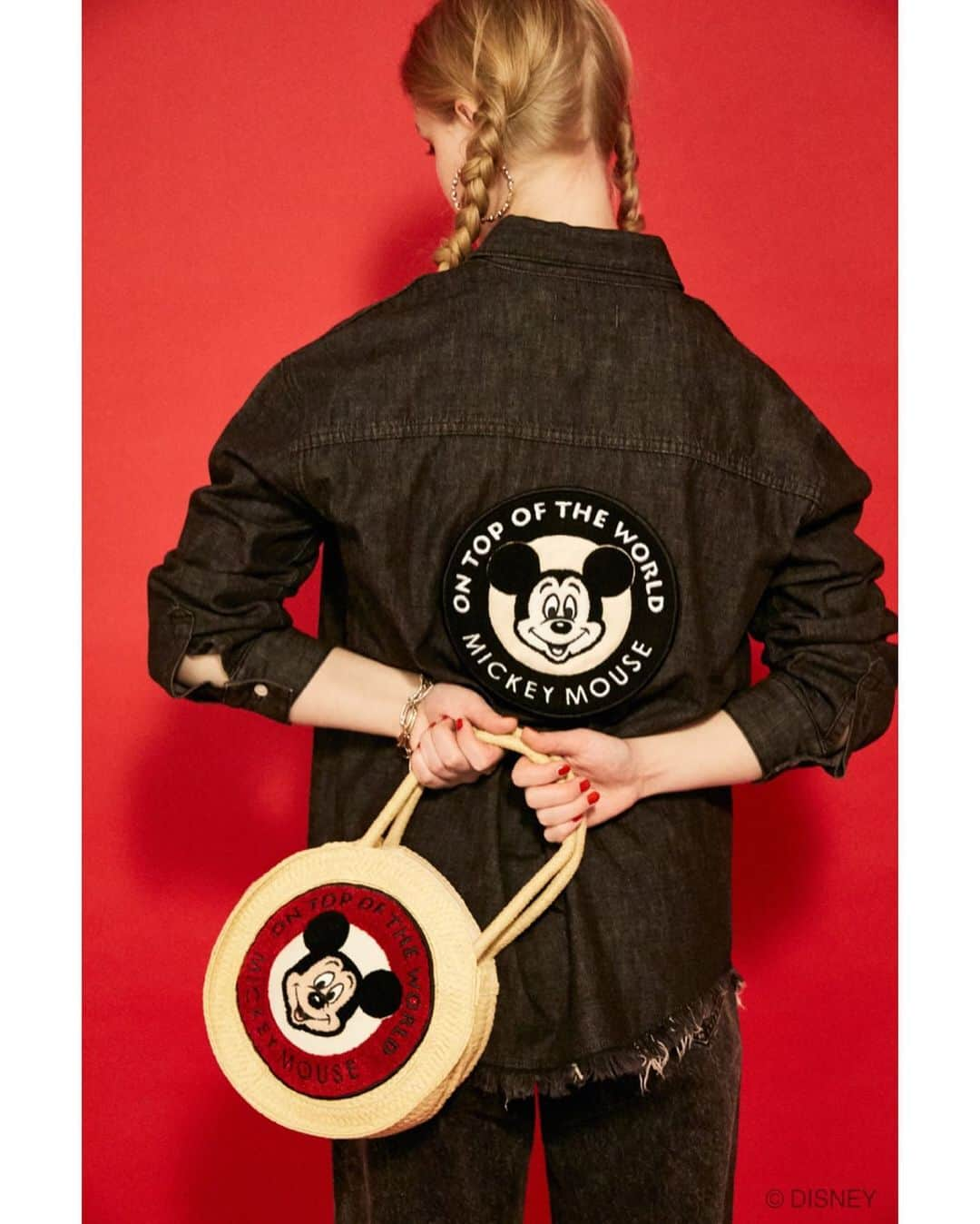 マウジーさんのインスタグラム写真 - (マウジーInstagram)「"Disney SERIES CREATED by MOUSSY" 12th COLLECTION NOW ON SALE --------------------------------------------- 2020 EARLY SUMMER COLLECTIONで注目すべきは、 特別にオリジナルで描き起こした「祭(まつり)」シリーズ。 ㅤㅤㅤㅤㅤㅤㅤㅤㅤㅤㅤ 様々な表情で楽器を演奏しているキャラクターを 珍しい和装スタイルで各アイテムに落とし込み、 今までにない新たな魅力を引き出しました。 ㅤㅤㅤㅤㅤㅤㅤㅤㅤㅤㅤ 前コレクションに引き続き、 90年代のカルチャーシーンからインスパイアされたエッセンスをベースとしたラインナップをお楽しみください。 ㅤㅤㅤㅤㅤㅤㅤ MICKEY MOUSEを愛する人たちが 素敵に見えるように。 ㅤㅤㅤㅤㅤㅤㅤㅤㅤㅤㅤㅤㅤ いつまでも いくつになっても とまどうことなく ずっと着続けられる洋服。 ここで出会える特別な MICKEY MOUSEアイテムをMOUSSYは提案します。 --------------------------------------------- ■MD LACE-UP FRIENDS RUGER SHIRT(010DSY90-0100) ■MD BOW TIE MICKEY TEE(010DSY90-0060) ■MD COLOR BLOCK SCARF(010DSB50-0490) ■MD MICKEY SPORTY TUNIC(010DSY90-0250) ■MD CALIFORNIA SUMMER LONG SLEEVE TEE(010DSY90-0110) ■MD MATSURI SACOSH(010DSB51-0520) ■MD PATCH DENIM SHIRT(010DST11-0240) ■MD CHENILLE PATCH ROUND BAG(010DST51-0210) ■MD BOW TIE MICKEY TEE(010DSY90-0060) ■MD CLASSIC LONG SLEEVE HAWAIIAN SHIRT(010DSY30-0070) ■MD MORTY＆FERDIE EARRINGS(010DSB50-0500) ■MD MATSURI SCARF(010DSB50-0480) ■MD POP ART MICKEY TEE(010DSY90-0050) ■MD MICKEY STRIPE KNIT(010DSM70-0010) --------------------------------------------- 2020.03.25 wed Release✨ SHEL'TTER WEB STORE・The SHEL'TTER TOKYO表参道原宿店にて限定発売中！ ※一部商品は、SHEL'TTER WEB STORE限定でオーダーが既定数に達した場合に発売が決定するスペシャルアイテムとなっております。 #MOUSSY #DisneySERIESCREATEDbyMOUSSY #MOUSSY_Disney #MICKEYMOUSE」3月25日 12時02分 - moussyofficial