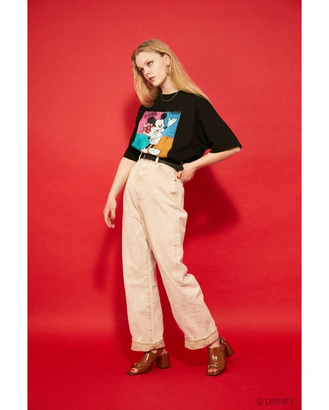 マウジーさんのインスタグラム写真 - (マウジーInstagram)「"Disney SERIES CREATED by MOUSSY" 12th COLLECTION NOW ON SALE --------------------------------------------- 2020 EARLY SUMMER COLLECTIONで注目すべきは、 特別にオリジナルで描き起こした「祭(まつり)」シリーズ。 ㅤㅤㅤㅤㅤㅤㅤㅤㅤㅤㅤ 様々な表情で楽器を演奏しているキャラクターを 珍しい和装スタイルで各アイテムに落とし込み、 今までにない新たな魅力を引き出しました。 ㅤㅤㅤㅤㅤㅤㅤㅤㅤㅤㅤ 前コレクションに引き続き、 90年代のカルチャーシーンからインスパイアされたエッセンスをベースとしたラインナップをお楽しみください。 ㅤㅤㅤㅤㅤㅤㅤ MICKEY MOUSEを愛する人たちが 素敵に見えるように。 ㅤㅤㅤㅤㅤㅤㅤㅤㅤㅤㅤㅤㅤ いつまでも いくつになっても とまどうことなく ずっと着続けられる洋服。 ここで出会える特別な MICKEY MOUSEアイテムをMOUSSYは提案します。 --------------------------------------------- ■MD LACE-UP FRIENDS RUGER SHIRT(010DSY90-0100) ■MD BOW TIE MICKEY TEE(010DSY90-0060) ■MD COLOR BLOCK SCARF(010DSB50-0490) ■MD MICKEY SPORTY TUNIC(010DSY90-0250) ■MD CALIFORNIA SUMMER LONG SLEEVE TEE(010DSY90-0110) ■MD MATSURI SACOSH(010DSB51-0520) ■MD PATCH DENIM SHIRT(010DST11-0240) ■MD CHENILLE PATCH ROUND BAG(010DST51-0210) ■MD BOW TIE MICKEY TEE(010DSY90-0060) ■MD CLASSIC LONG SLEEVE HAWAIIAN SHIRT(010DSY30-0070) ■MD MORTY＆FERDIE EARRINGS(010DSB50-0500) ■MD MATSURI SCARF(010DSB50-0480) ■MD POP ART MICKEY TEE(010DSY90-0050) ■MD MICKEY STRIPE KNIT(010DSM70-0010) --------------------------------------------- 2020.03.25 wed Release✨ SHEL'TTER WEB STORE・The SHEL'TTER TOKYO表参道原宿店にて限定発売中！ ※一部商品は、SHEL'TTER WEB STORE限定でオーダーが既定数に達した場合に発売が決定するスペシャルアイテムとなっております。 #MOUSSY #DisneySERIESCREATEDbyMOUSSY #MOUSSY_Disney #MICKEYMOUSE」3月25日 12時02分 - moussyofficial