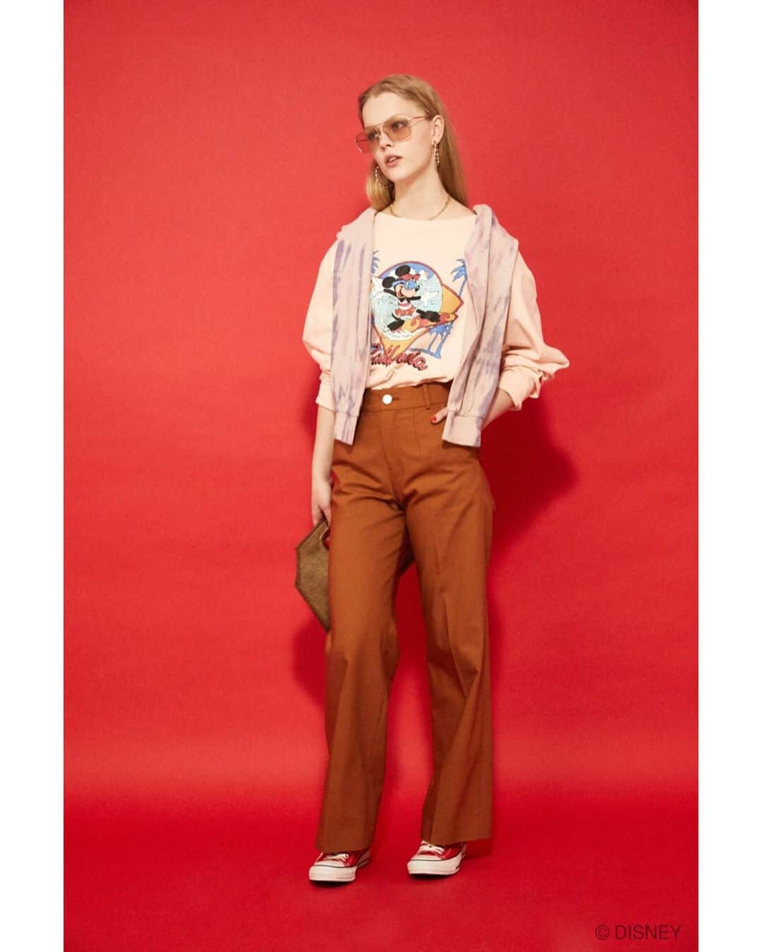 マウジーさんのインスタグラム写真 - (マウジーInstagram)「"Disney SERIES CREATED by MOUSSY" 12th COLLECTION NOW ON SALE --------------------------------------------- 2020 EARLY SUMMER COLLECTIONで注目すべきは、 特別にオリジナルで描き起こした「祭(まつり)」シリーズ。 ㅤㅤㅤㅤㅤㅤㅤㅤㅤㅤㅤ 様々な表情で楽器を演奏しているキャラクターを 珍しい和装スタイルで各アイテムに落とし込み、 今までにない新たな魅力を引き出しました。 ㅤㅤㅤㅤㅤㅤㅤㅤㅤㅤㅤ 前コレクションに引き続き、 90年代のカルチャーシーンからインスパイアされたエッセンスをベースとしたラインナップをお楽しみください。 ㅤㅤㅤㅤㅤㅤㅤ MICKEY MOUSEを愛する人たちが 素敵に見えるように。 ㅤㅤㅤㅤㅤㅤㅤㅤㅤㅤㅤㅤㅤ いつまでも いくつになっても とまどうことなく ずっと着続けられる洋服。 ここで出会える特別な MICKEY MOUSEアイテムをMOUSSYは提案します。 --------------------------------------------- ■MD LACE-UP FRIENDS RUGER SHIRT(010DSY90-0100) ■MD BOW TIE MICKEY TEE(010DSY90-0060) ■MD COLOR BLOCK SCARF(010DSB50-0490) ■MD MICKEY SPORTY TUNIC(010DSY90-0250) ■MD CALIFORNIA SUMMER LONG SLEEVE TEE(010DSY90-0110) ■MD MATSURI SACOSH(010DSB51-0520) ■MD PATCH DENIM SHIRT(010DST11-0240) ■MD CHENILLE PATCH ROUND BAG(010DST51-0210) ■MD BOW TIE MICKEY TEE(010DSY90-0060) ■MD CLASSIC LONG SLEEVE HAWAIIAN SHIRT(010DSY30-0070) ■MD MORTY＆FERDIE EARRINGS(010DSB50-0500) ■MD MATSURI SCARF(010DSB50-0480) ■MD POP ART MICKEY TEE(010DSY90-0050) ■MD MICKEY STRIPE KNIT(010DSM70-0010) --------------------------------------------- 2020.03.25 wed Release✨ SHEL'TTER WEB STORE・The SHEL'TTER TOKYO表参道原宿店にて限定発売中！ ※一部商品は、SHEL'TTER WEB STORE限定でオーダーが既定数に達した場合に発売が決定するスペシャルアイテムとなっております。 #MOUSSY #DisneySERIESCREATEDbyMOUSSY #MOUSSY_Disney #MICKEYMOUSE」3月25日 12時02分 - moussyofficial
