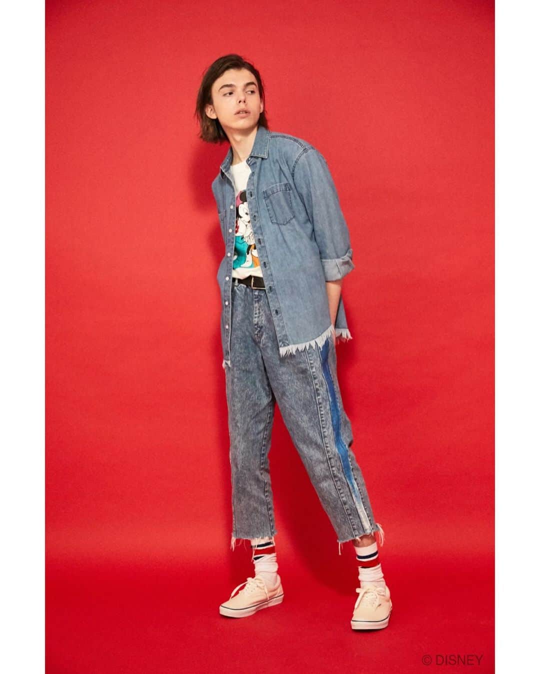 マウジーさんのインスタグラム写真 - (マウジーInstagram)「"Disney SERIES CREATED by MOUSSY" 12th COLLECTION NOW ON SALE --------------------------------------------- 2020 EARLY SUMMER COLLECTIONで注目すべきは、 特別にオリジナルで描き起こした「祭(まつり)」シリーズ。 ㅤㅤㅤㅤㅤㅤㅤㅤㅤㅤㅤ 様々な表情で楽器を演奏しているキャラクターを 珍しい和装スタイルで各アイテムに落とし込み、 今までにない新たな魅力を引き出しました。 ㅤㅤㅤㅤㅤㅤㅤㅤㅤㅤㅤ 前コレクションに引き続き、 90年代のカルチャーシーンからインスパイアされたエッセンスをベースとしたラインナップをお楽しみください。 ㅤㅤㅤㅤㅤㅤㅤ MICKEY MOUSEを愛する人たちが 素敵に見えるように。 ㅤㅤㅤㅤㅤㅤㅤㅤㅤㅤㅤㅤㅤ いつまでも いくつになっても とまどうことなく ずっと着続けられる洋服。 ここで出会える特別な MICKEY MOUSEアイテムをMOUSSYは提案します。 --------------------------------------------- ■MD LACE-UP FRIENDS RUGER SHIRT(010DSY90-0100) ■MD BOW TIE MICKEY TEE(010DSY90-0060) ■MD COLOR BLOCK SCARF(010DSB50-0490) ■MD MICKEY SPORTY TUNIC(010DSY90-0250) ■MD CALIFORNIA SUMMER LONG SLEEVE TEE(010DSY90-0110) ■MD MATSURI SACOSH(010DSB51-0520) ■MD PATCH DENIM SHIRT(010DST11-0240) ■MD CHENILLE PATCH ROUND BAG(010DST51-0210) ■MD BOW TIE MICKEY TEE(010DSY90-0060) ■MD CLASSIC LONG SLEEVE HAWAIIAN SHIRT(010DSY30-0070) ■MD MORTY＆FERDIE EARRINGS(010DSB50-0500) ■MD MATSURI SCARF(010DSB50-0480) ■MD POP ART MICKEY TEE(010DSY90-0050) ■MD MICKEY STRIPE KNIT(010DSM70-0010) --------------------------------------------- 2020.03.25 wed Release✨ SHEL'TTER WEB STORE・The SHEL'TTER TOKYO表参道原宿店にて限定発売中！ ※一部商品は、SHEL'TTER WEB STORE限定でオーダーが既定数に達した場合に発売が決定するスペシャルアイテムとなっております。 #MOUSSY #DisneySERIESCREATEDbyMOUSSY #MOUSSY_Disney #MICKEYMOUSE」3月25日 12時02分 - moussyofficial