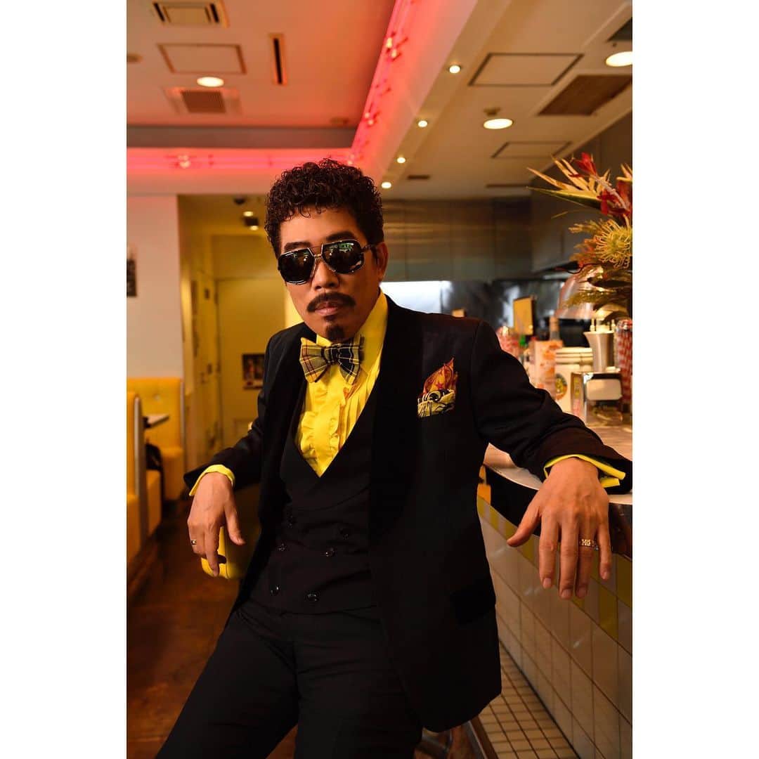 【公式】ハケンの品格のインスタグラム：「‪🎤#主題歌 に ＃鈴木雅之 さんが歌う「#Motivation」に決定🎉‬﻿ ﻿ ‪さらに✨‬﻿ ﻿ ‪タイトルバックで、アーティスト集団・ #東京ゲゲゲイ と初コラボ‼️‬﻿ ﻿ ‪昨日、振付けの打合せが行われ、どんなタイトルバックが出来上がるのか、今から楽しみです✨‬﻿ ﻿ ‪公式HPのトピックスからコメントをご覧いただけます。﻿ ﻿ ‪#ハケンの品格‬﻿ ‪#ハケン‬﻿ ‪#篠原涼子 ‬」