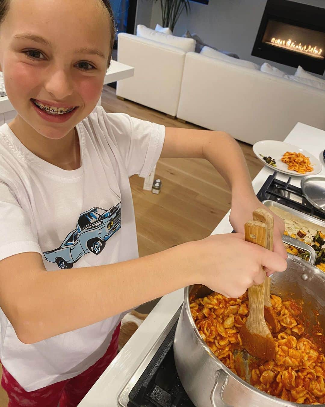 ジャーダ・デ・ラウレンティスさんのインスタグラム写真 - (ジャーダ・デ・ラウレンティスInstagram)「Chef Jade serving up pomodoro 🍝😍 #proudmama #mommymoments」3月25日 12時11分 - giadadelaurentiis