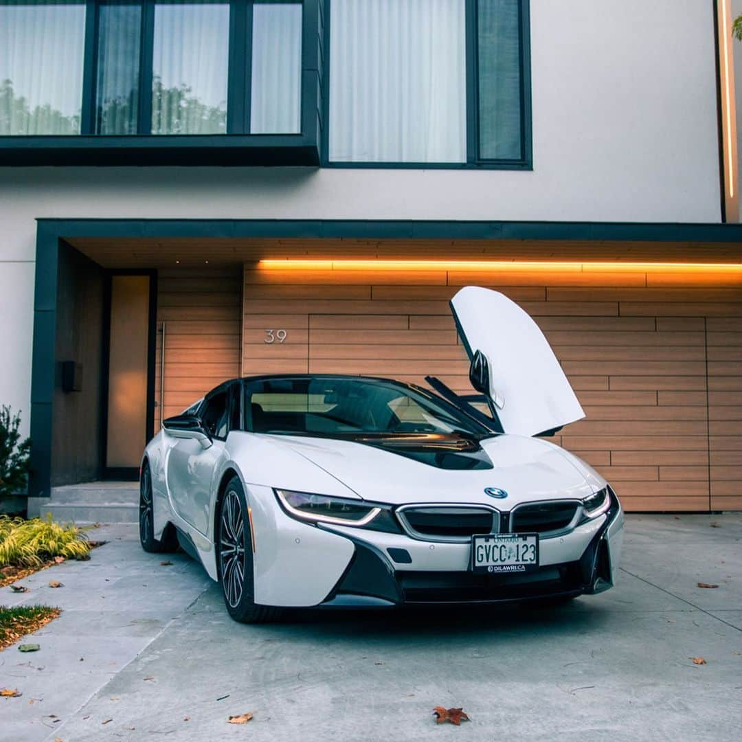 CarsWithoutLimitsさんのインスタグラム写真 - (CarsWithoutLimitsInstagram)「BMW i8, like or dislike? COMMENT BELOW 👻 Photo @maxparkesphoto  #carswithoutlimits #bmw #i8 #bmwi8」3月25日 12時26分 - carswithoutlimits