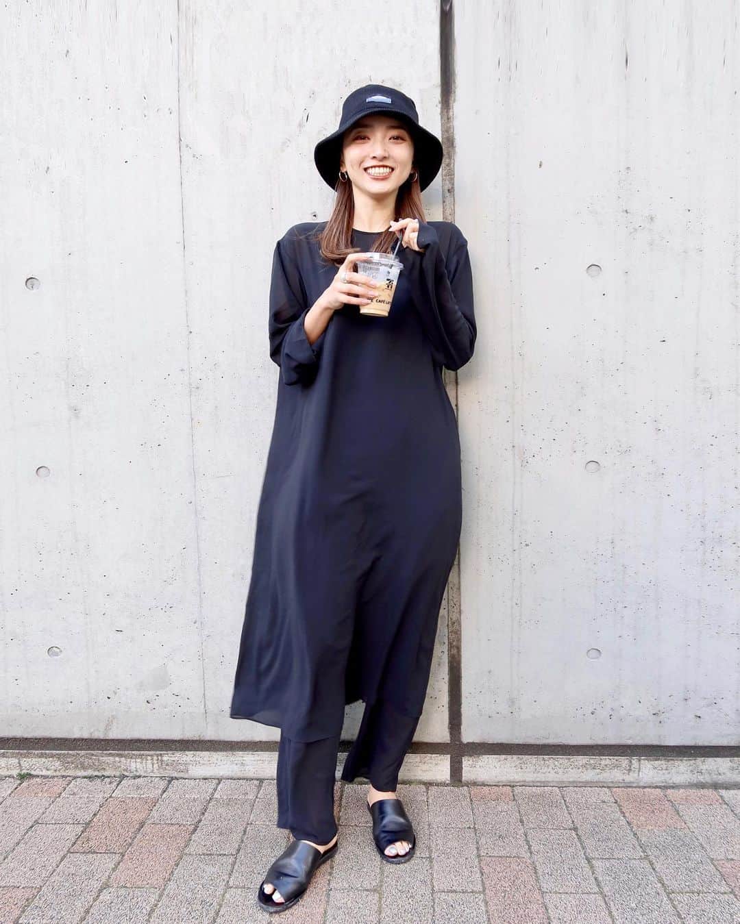 かんだまのインスタグラム：「おしらせ✔️ . 今月号の「GINGER」 @ginger_magazine にて、かんだま載っとります。春服（ゆうて代わり映えなし）と、服のマイルールや幼少期からのファッションの流れを披露してますので、見つけたらぜりご覧くださいませ👶♪ はじめてのこういう企画、嬉しかったぁぁぁあぁぁあぁぁ！！！！！ありがとうございました🥰  着ているのはイベントで着るはずだった @unitedarrows_official のセットアップ！ #だま服」