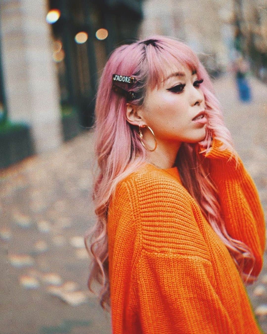 AikA♡ • 愛香 | JP Blogger • ブロガーのインスタグラム：「7 things to remember 🧡﻿ 𝟙. All positivity in, all negativity out ﻿ 𝟚. Opinions do not definite you ﻿ 𝟛. Everyone’s journey is different ﻿ 𝟜. Overthinking leads to sadness ﻿ 𝟝. Happiness is found within YOU, not outside ﻿ 𝟞. Positive attitudes create positive outcomes ﻿ 𝟟. Be thankful, appreciate often ﻿ ﻿ What else should be on this list??✨ ﻿ ﻿ ⋆ ⋆ ⋆ ⋆ ﻿ ﻿ 人として忘れちゃいけないこと🧡﻿ 𝟙. 自分が悪いと思ったら素直に謝る﻿ 𝟚. 感謝の気持ちを一日も忘れちゃいけない﻿ 𝟛. 「ありがとう」と言葉に出す﻿ 𝟜. 人間は皆平等、偏見を捨てよぅ﻿ 𝟝. 思いやりを持って人と接する﻿ 𝟞. 苦しい時、誰かに頼ってもいい﻿ 𝟟. 自分を沢山愛してあげる﻿ ﻿ 他にもあったら教えてね✨﻿」
