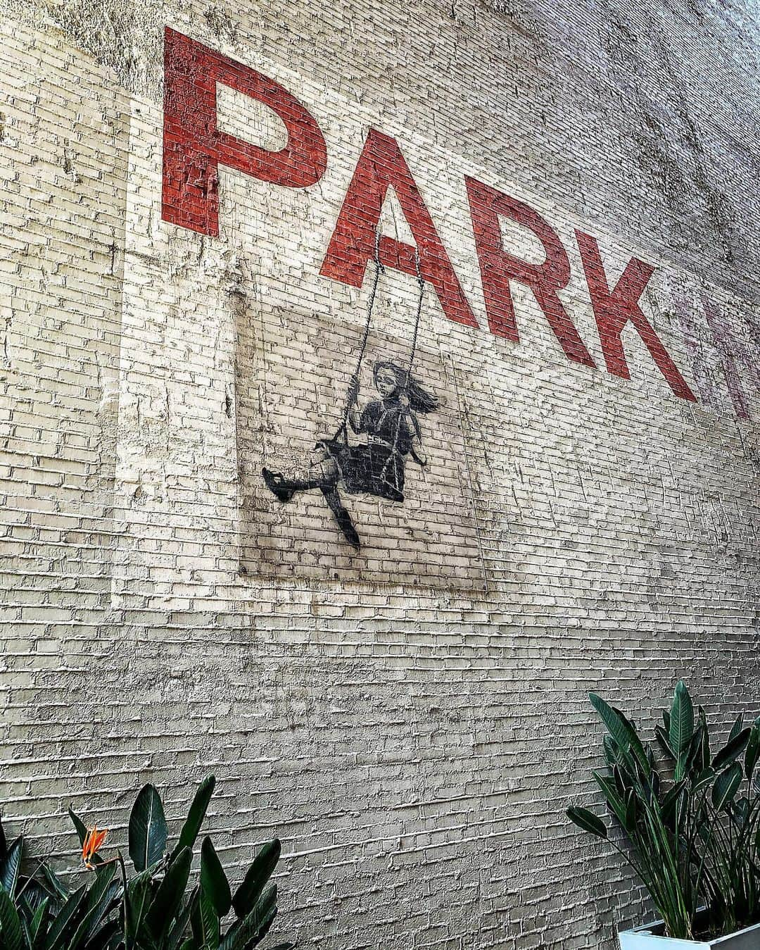 多村仁志さんのインスタグラム写真 - (多村仁志Instagram)「#LosAngeles #DowntownLA #街並み #snapshot #6 #Wallart #Banksy #PARKIG → #PARK #Photographer #タムラ写真館 @hit_tamu」3月25日 12時32分 - hit_tamu