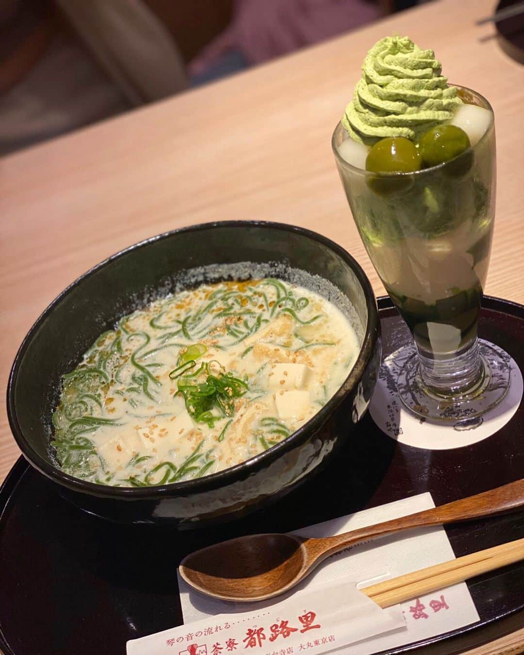 眞木美咲パメラさんのインスタグラム写真 - (眞木美咲パメラInstagram)「Matcha Soba in Kyoto #tsujiri. I always eat this soba when I come to Kyoto. It use soy milk for soup. Soy milk is my favorite.♡ You should try it when you come to Kyoto.✨ . 京都きたら絶対食べる辻利の抹茶蕎麦♡ 豆乳スープがたまらない🥺 一日着物きて歩いてたから顔が疲れてる😂 満腹になりました♡ . . . . . . .  #asmr#mukbang#eatingshow  #女子旅#京都#辻利 #ootd#私服#kyoto #trip#girlstrip  #love #赞#likelike #eatingvideo #粉我#时装#ファッション　 #ダイエット#美容」3月25日 12時49分 - pamypamypamy
