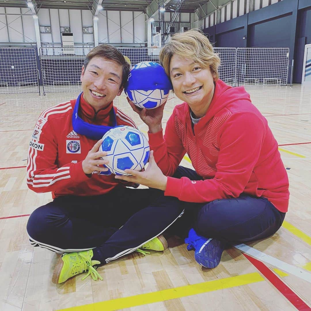 香取慎吾さんのインスタグラム写真 - (香取慎吾Instagram)「#朝日新聞 で #ブラインドサッカー の #加藤健人 選手と対談しました！ ボイボイ！！ 27日の朝刊です！ #ブラサカ #パラリンピック #paralympics  #パラスポーツ #香取慎吾 #SHINGOKATORI」3月25日 13時31分 - katorishingo_official