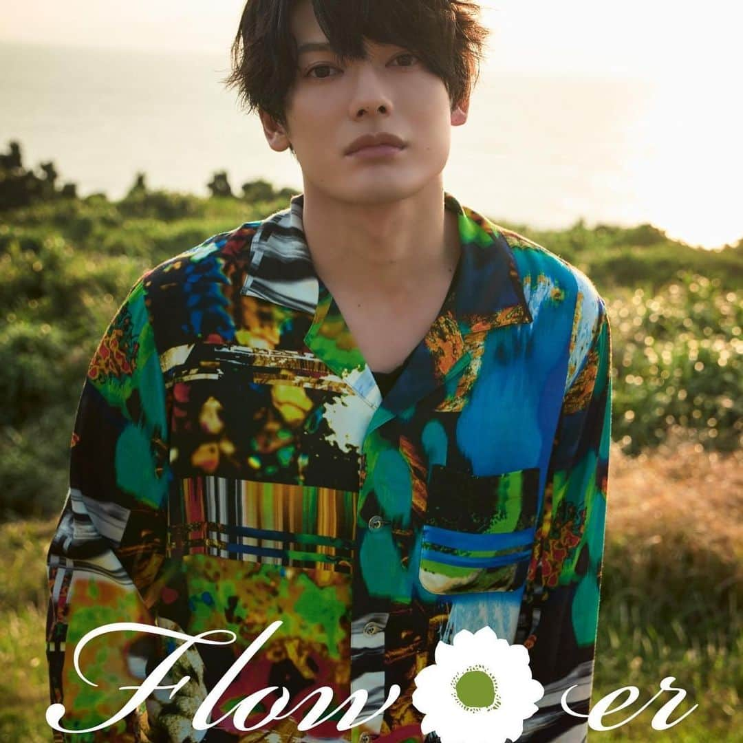 崎山つばさのインスタグラム：「本日発売となりました！  DVD&Blu-ray「Flow＊er」 皆様手にとっていただけましたか？  2ndワンマンの映像に加え、 石垣島オールロケ映像も収録されています。  タイトルに込めた想いと共に 流れる時間を楽しんで下さい🌼  つばさより  #4枚目 #石垣島の #空港にあった #お土産屋さん #親近感溢れる」