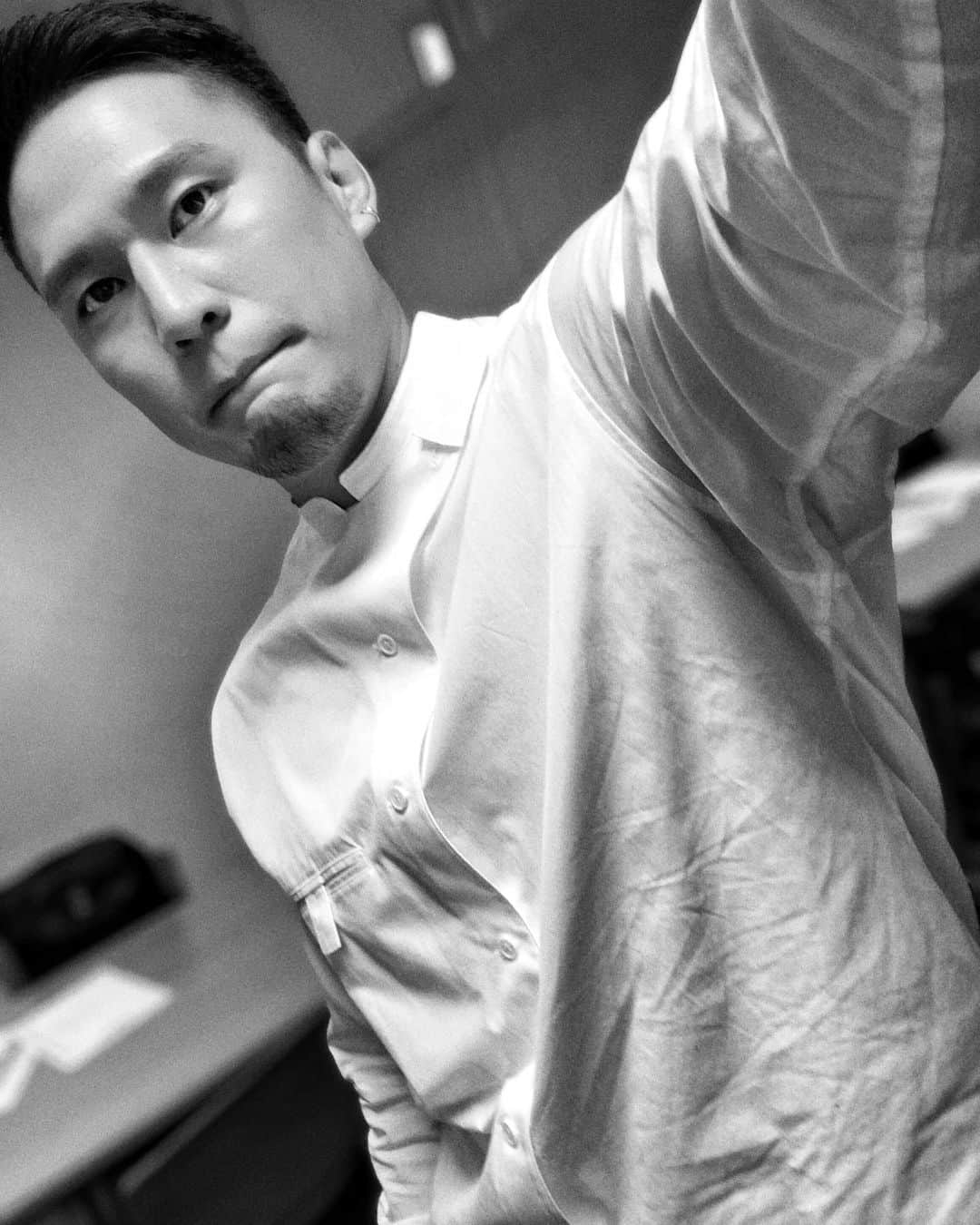 小柳心さんのインスタグラム写真 - (小柳心Instagram)「コックシャツっていうらしいよ。  はー楽しい奇跡みたいな時間でした！情報解禁お待ち下さい！  #小柳心」3月25日 14時06分 - shinkoyanagi004