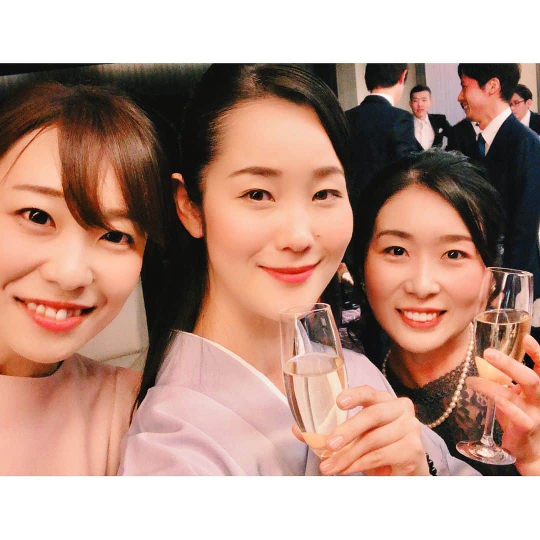 花柳まり草さんのインスタグラム写真 - (花柳まり草Instagram)「2020.3.22 舞踊家仲間の吾妻君彌さんのご結婚披露パーティーにて💖🎂💖 舞踊協会公演でもご一緒させて頂きました、 #花柳寿万籠 さんと、#藤間蘭駒 ちゃん😍💕 君彌ちゃん、いつまでもお幸せに💖  こんなご時世ですが、華やかで幸せそうな二人に元気を頂きました！  #吾妻君彌 さん #ご結婚おめでとうございます 🎂💕 #おめでたい  #日本舞踊　#日本舞踊家 #花柳まり草 #着物 #kimono」3月25日 14時06分 - marikusa.hanayagi