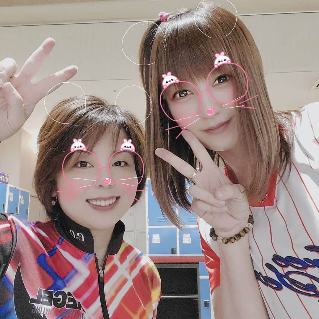 酒井美佳さんのインスタグラム写真 - (酒井美佳Instagram)「真由美ちゃんと朝練してきました🎳 ★ 楽しくて充実した練習だったぁ🥰 ★ そして、真由美ちゃんから お誕生日プレゼントで可愛いブレスもらった❣️ ★ #朝練 #真由美ちゃん #大好き #ありがとう」3月25日 14時13分 - mika37mika