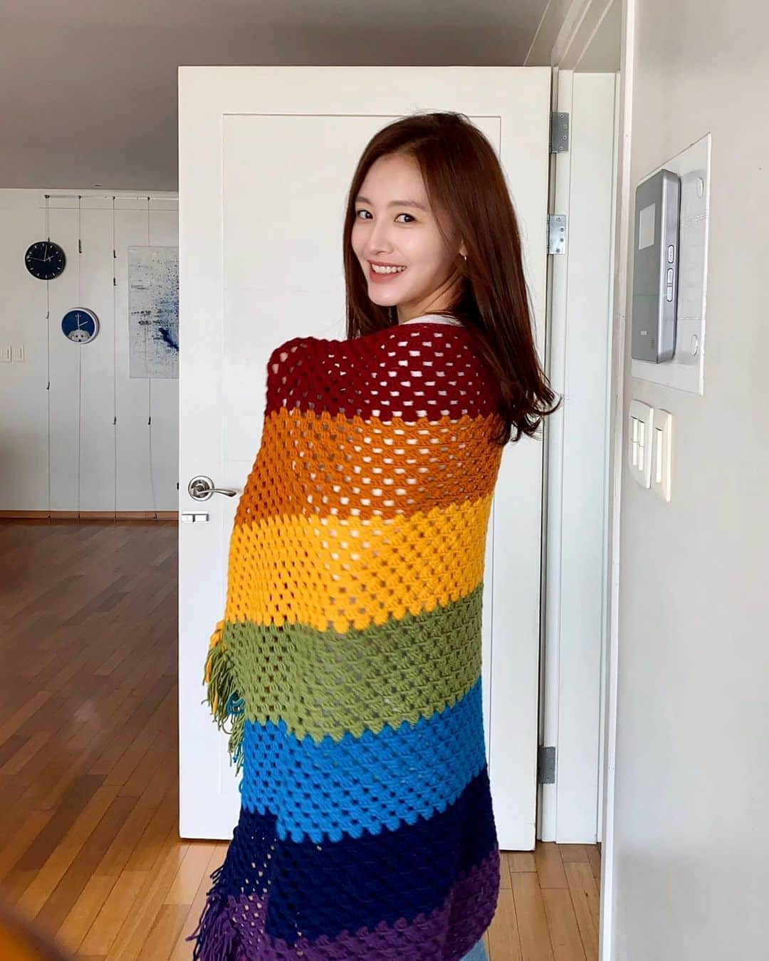 キム・ジェギョン さんのインスタグラム写真 - (キム・ジェギョン Instagram)「집콕엔 역시 #뜨개질 이지🧶 #alchemistJK」3月25日 14時18分 - _kimjaekyung_