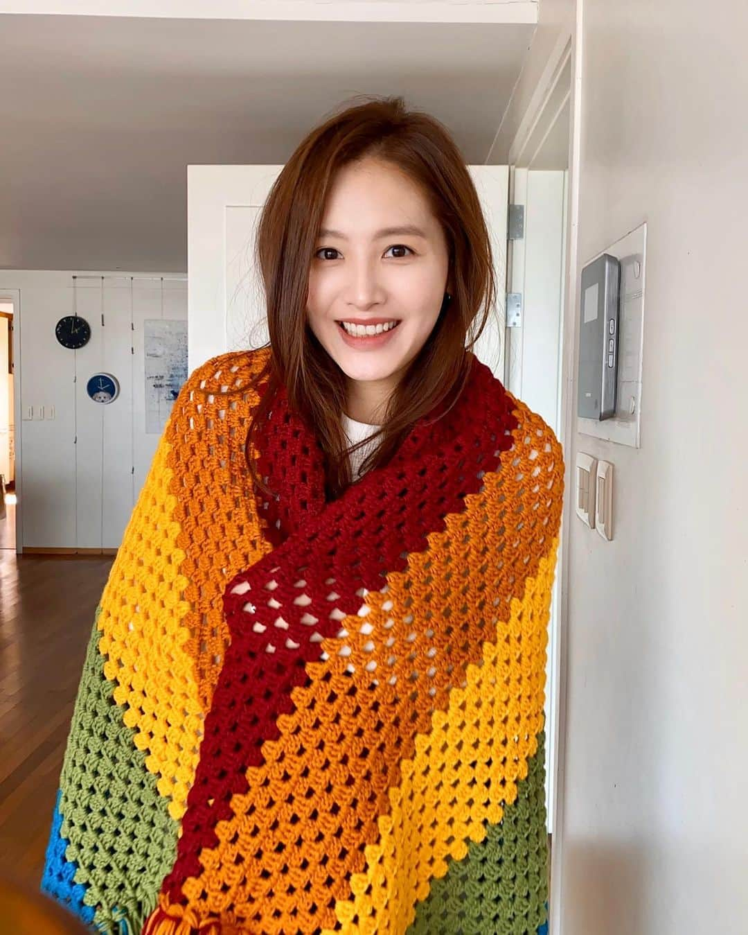 キム・ジェギョン さんのインスタグラム写真 - (キム・ジェギョン Instagram)「집콕엔 역시 #뜨개질 이지🧶 #alchemistJK」3月25日 14時18分 - _kimjaekyung_