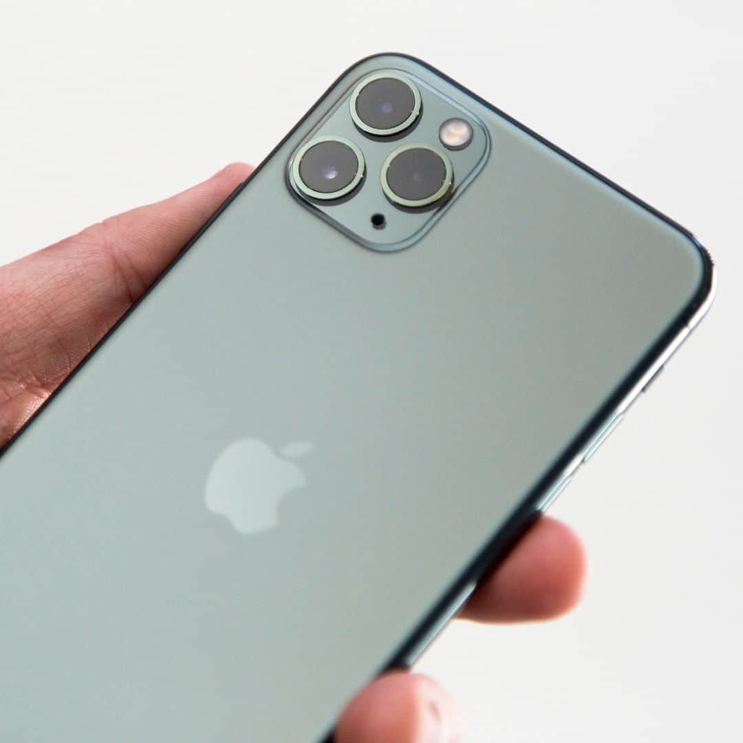 HYPEBEASTさんのインスタグラム写真 - (HYPEBEASTInstagram)「#hypebeasttech: According to reports, @apple’s upcoming iPhone 12 Pro Max is set to feature a new camera module for the wide-angle lens, a bigger sensor and new sensor-shift stabilization technology. This addition would align the iPhone more with cameras than smartphones, with sensor-shift stabilization seen as more effective, especially for low-light photography or videos. Additionally, it could increase the iPhone 12 Pro Max’s performance when other lenses are added to the camera. Find out more via the link in our bio. ⁠ Photo: Eddie Eng/HYPEBEAST」3月25日 15時20分 - hypebeast