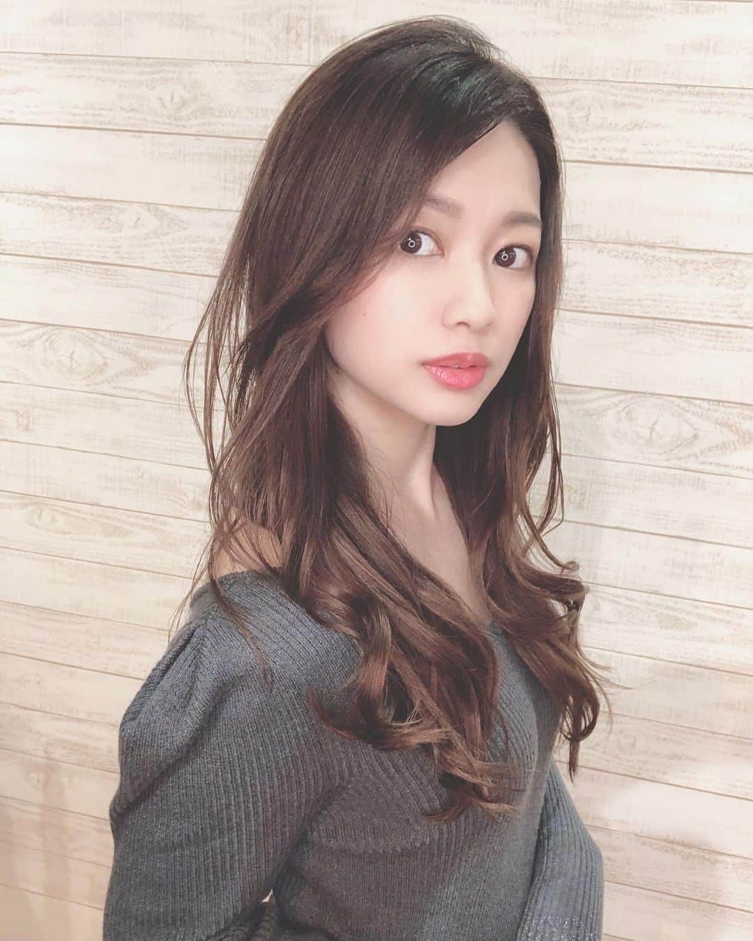 野田あず沙さんのインスタグラム写真 - (野田あず沙Instagram)「hair color &treatment💇🏻‍♀️✨﻿ ﻿ ﻿ ﻿ ﻿ 毛先に向かってほんのり明るくなるグラデーションカラーに最新のシステムトリートメントをしたよ💓﻿ ﻿ 絶対可愛くしてくれるのでとても信頼してるサロン。﻿ ﻿ 河村さんいつもありがとうございます☺︎﻿ ﻿ ﻿ ﻿ ﻿ ﻿ ﻿ ﻿ ﻿ #サロン #渋谷 #渋谷サロン #jiwel #美容院 #ヘアカラー #グラデーションカラー #システムトリートメント #ロングヘア #プレ花嫁 #haircolor #salon #herlipto #バチェラー #バチェラージャパン」3月25日 21時07分 - azuazu0429