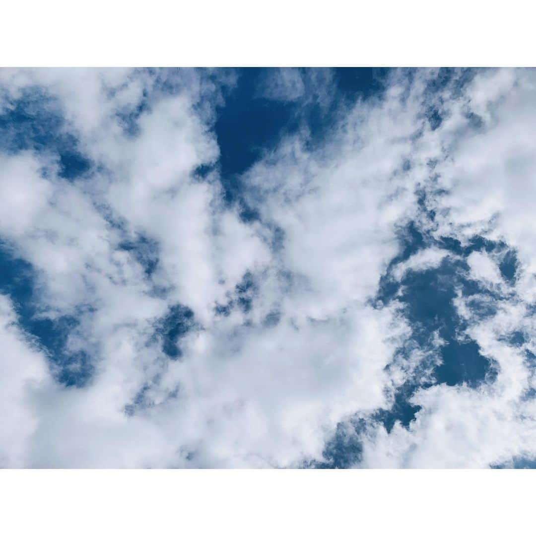 大田由香梨さんのインスタグラム写真 - (大田由香梨Instagram)「同じ空。同じ海。同じ風。ひとつの地球。心はひとつに。  Same sky.  Same sea.  Same wind.  One earth.  One mind.」3月25日 21時11分 - otayukari