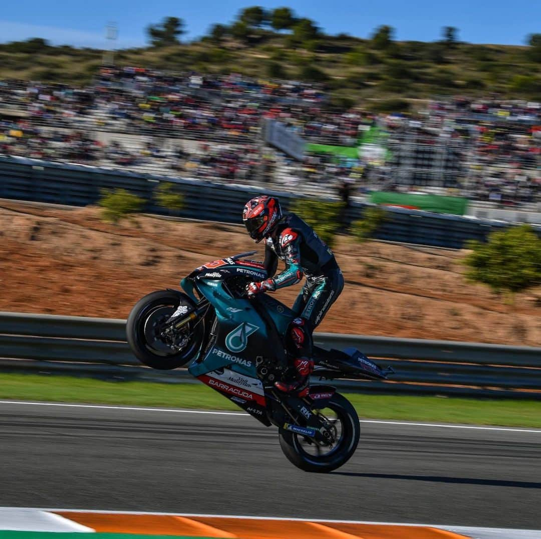 MotoGPさんのインスタグラム写真 - (MotoGPInstagram)「Happy #WheelieWednesday! 😎 Swipe left ⬅️ for a selection of some of the best wheelies of 2019 🤩  Which one is your favourite? Let us know! ⬇️ #MotoGP #Motorcycle #Racing #Motorsport #Wheelie」3月25日 15時51分 - motogp