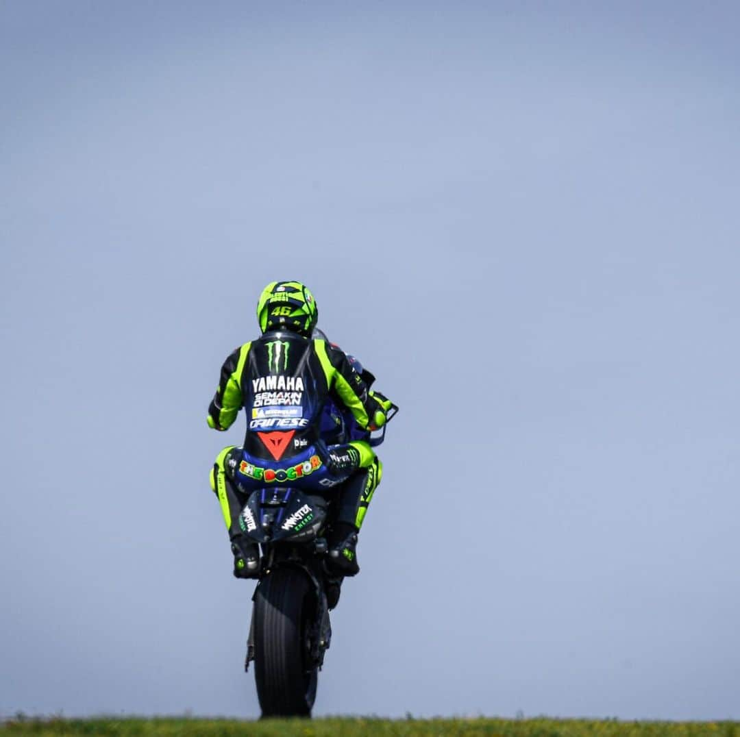 MotoGPさんのインスタグラム写真 - (MotoGPInstagram)「Happy #WheelieWednesday! 😎 Swipe left ⬅️ for a selection of some of the best wheelies of 2019 🤩  Which one is your favourite? Let us know! ⬇️ #MotoGP #Motorcycle #Racing #Motorsport #Wheelie」3月25日 15時51分 - motogp