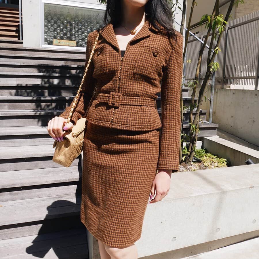 Vintage Brand Boutique AMOREさんのインスタグラム写真 - (Vintage Brand Boutique AMOREInstagram)「Vintage Chanel skirt suit size 36 from 1996 Fall ▶︎Free Shipping Worldwide✈️ ≫≫≫ DM for more information 📩 info@amorevintagetokyo.com #AMOREvintage #AMORETOKYO #tokyo #Omotesando #Aoyama #harajuku #vintage #vintageshop #ヴィンテージ #ヴィンテージショップ #アモーレ #アモーレトーキョー #表参道 #青山 #原宿#東京 #chanel #chanelvintage #vintagechanel #ヴィンテージ #シャネル #ヴィンテージシャネル #シャネルヴィンテージ #amorewardrobe #アモーレワードローブ」3月25日 16時08分 - amore_tokyo