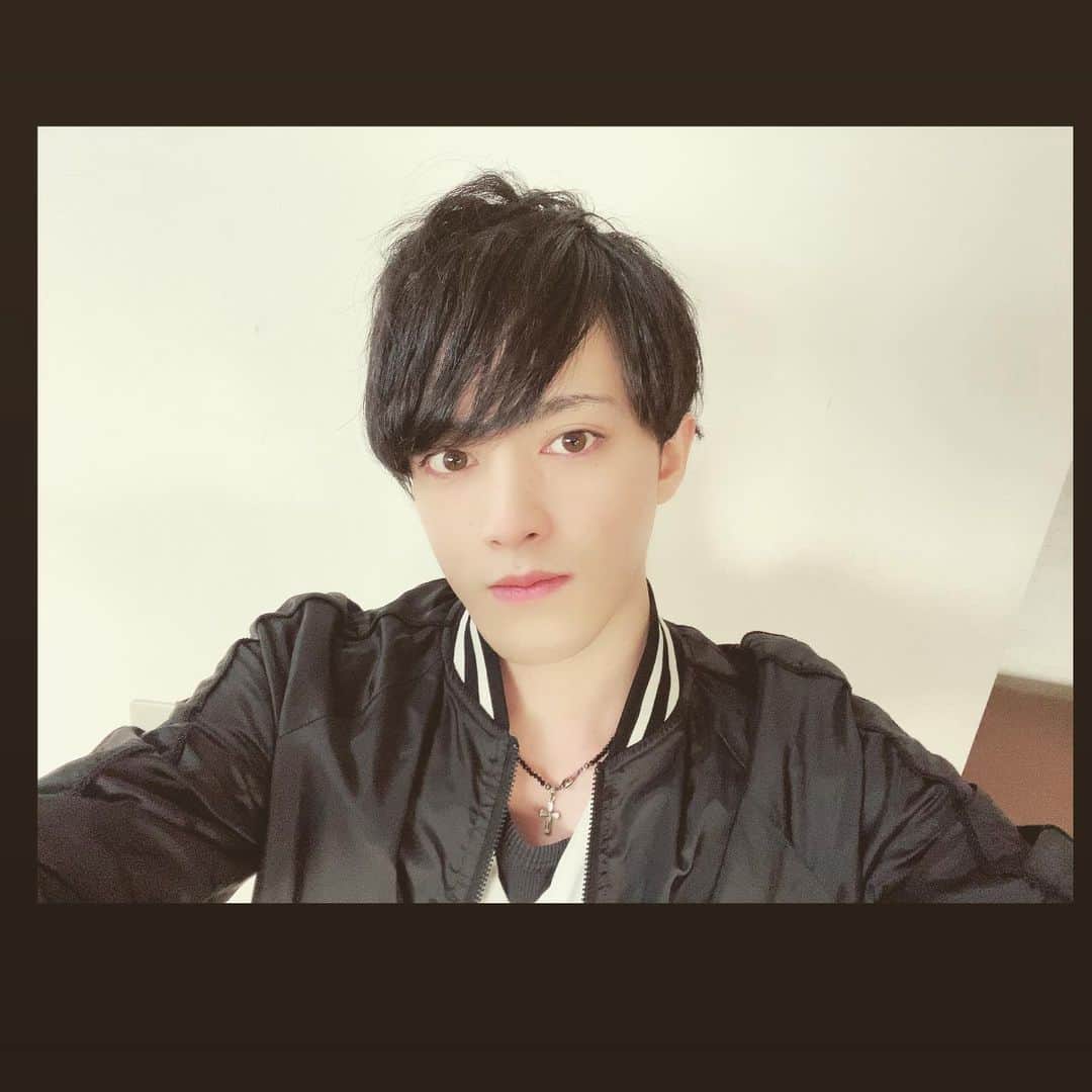 尾関陸のインスタグラム：「久々に短くした💇‍♂️ #roots」