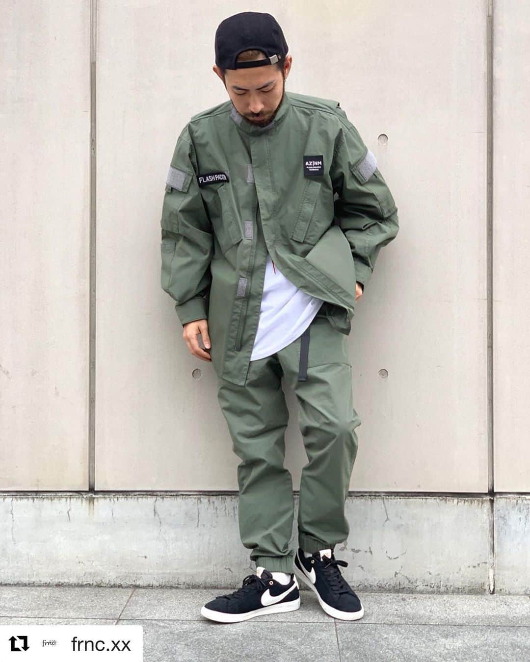 のインスタグラム：「タクティカルジャケット + クライミングベイカーパンツ = 存在感抜群のセットアップ ・ ・ ・ パリッとしつつ、サラッとした肌触り。 パンツもシルエットGOODです。 ・ ・ コーディネートありがとうございます。 ・ ・ #Repost @frnc.xx with @get_repost ・・・ ✔︎new item﻿ - sold out ﻿ Bland：FLASH PACKER﻿ ﻿ ［Jacket］﻿ Item：タクティカルジャケット﻿ Color：Cuctus﻿ Price：¥26,000+tax﻿ ﻿ ﻿ ［Bottoms］﻿ Item：クライミングベイカーパンツ﻿ Color：Cuctus﻿ Price：¥15,000+tax﻿ ﻿ ﻿ ミリタリーライクなセットアップが入荷です！﻿ 通気性の良いコットンと、耐久性の高いナイロンを混紡したリップストップナイロンを使用。﻿ 使い込むと体に馴染み、タフな素材です。﻿ ﻿ ミリタリージャケットとスポーティーなナイロンジャケットのいいとこ取りをしたアイテムです◎  #フラッシュパッカー  #コーティネート  #セットアップ  #セットアップコーデ  #ミリタリーコーデ」