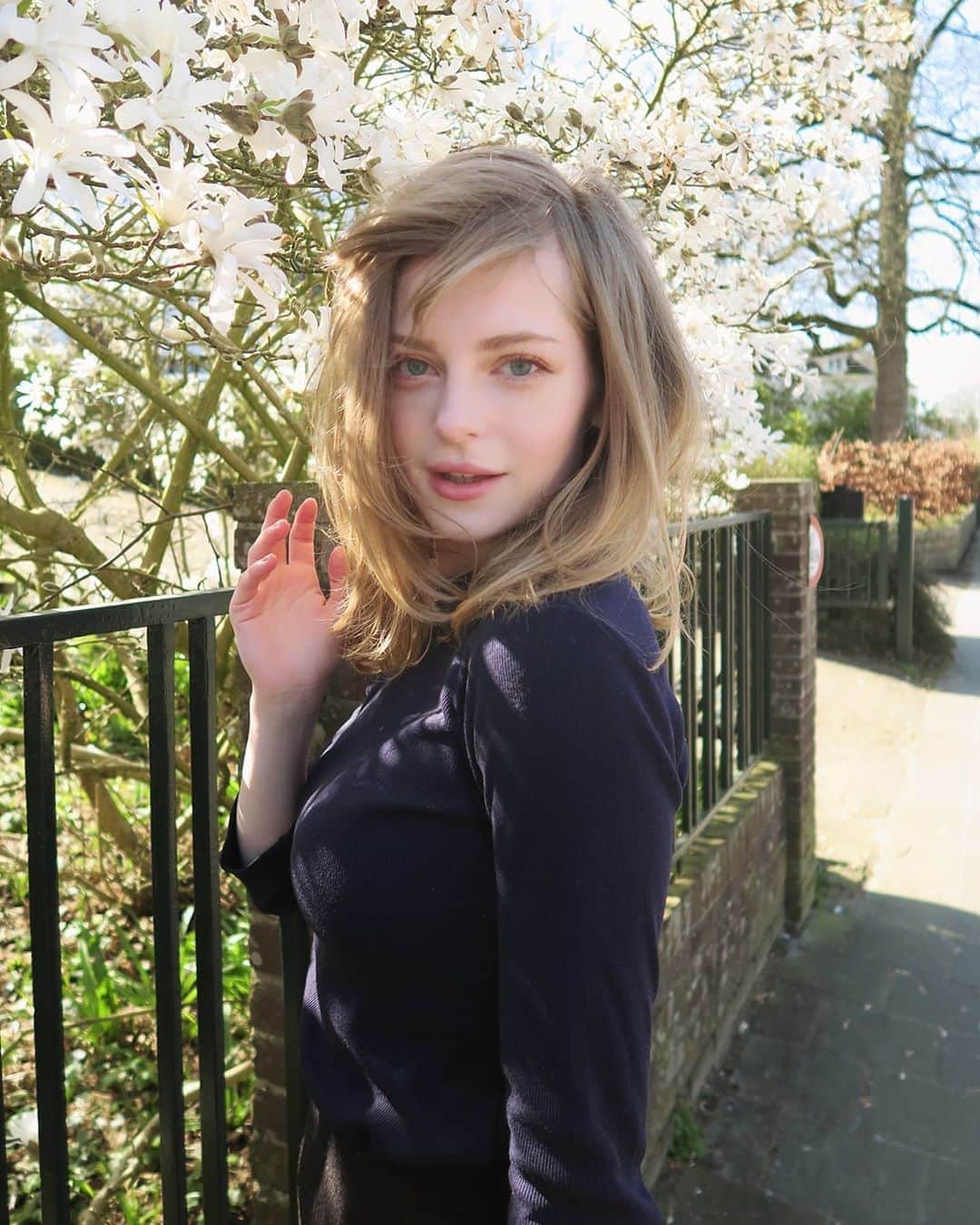 Ella Freyaのインスタグラム：「Don't even know what to say. I'm going crazy here but there are so many people suffering in this world. Let's all try to stay positive now 😪❤️」