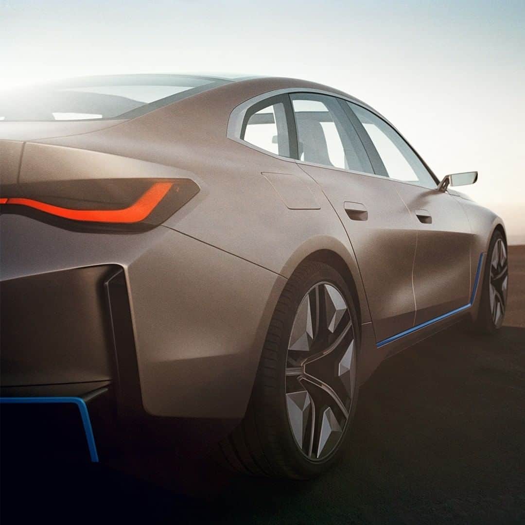 BMW Japanさんのインスタグラム写真 - (BMW JapanInstagram)「BMW初、完全な電動グラン クーぺ、BMW Concept i4。 . 魅惑的なプロポーションと独創的な個性、そして細部への妥協なきこだわりが、あなたの心を奪います。 . 映画音楽の第一人者として世界的に知られるハンス・ジマーとの共同開発によるBMW Iconic Sounds Electricを体感できるムービーを公開中。 . 詳しくは、公式サイト内モデル紹介ページまで。 . #THEConcepti4 #i4 #bornelectric #BMWi #BMW #BMWJapan #駆けぬける歓び」3月25日 17時00分 - bmwjapan
